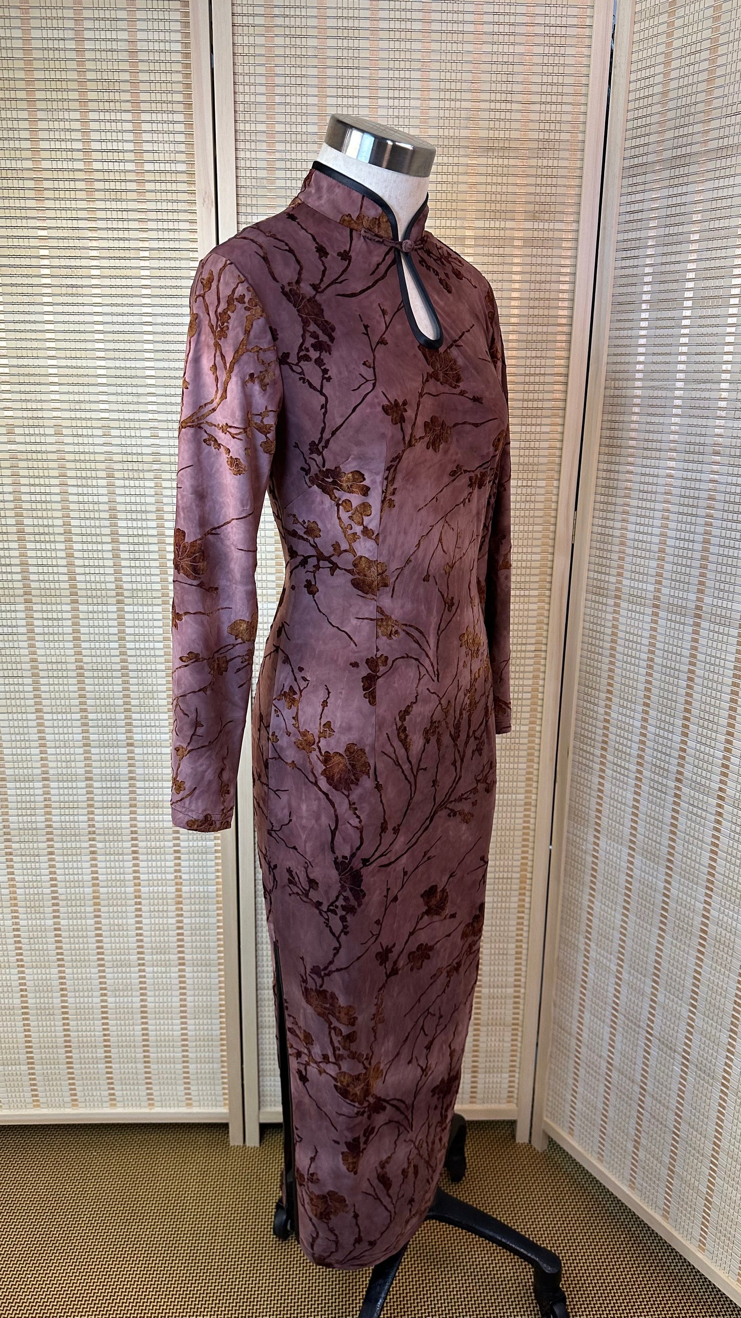 🍂 Earth plum velvet stretchy Qipao - 企直啲 Stand Tall D