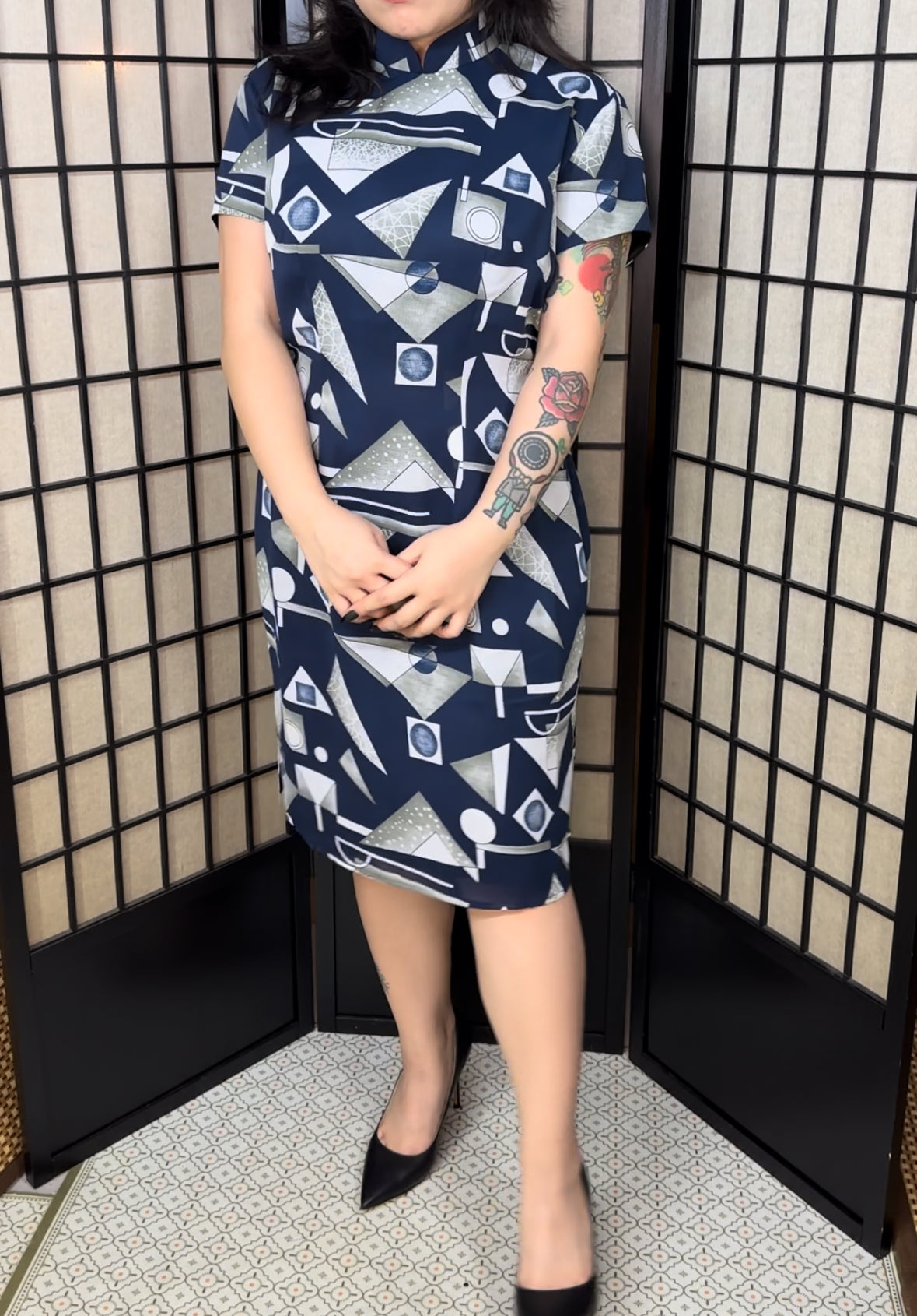 🟦 Blaues geometrisches Chiffon-Cheongsam