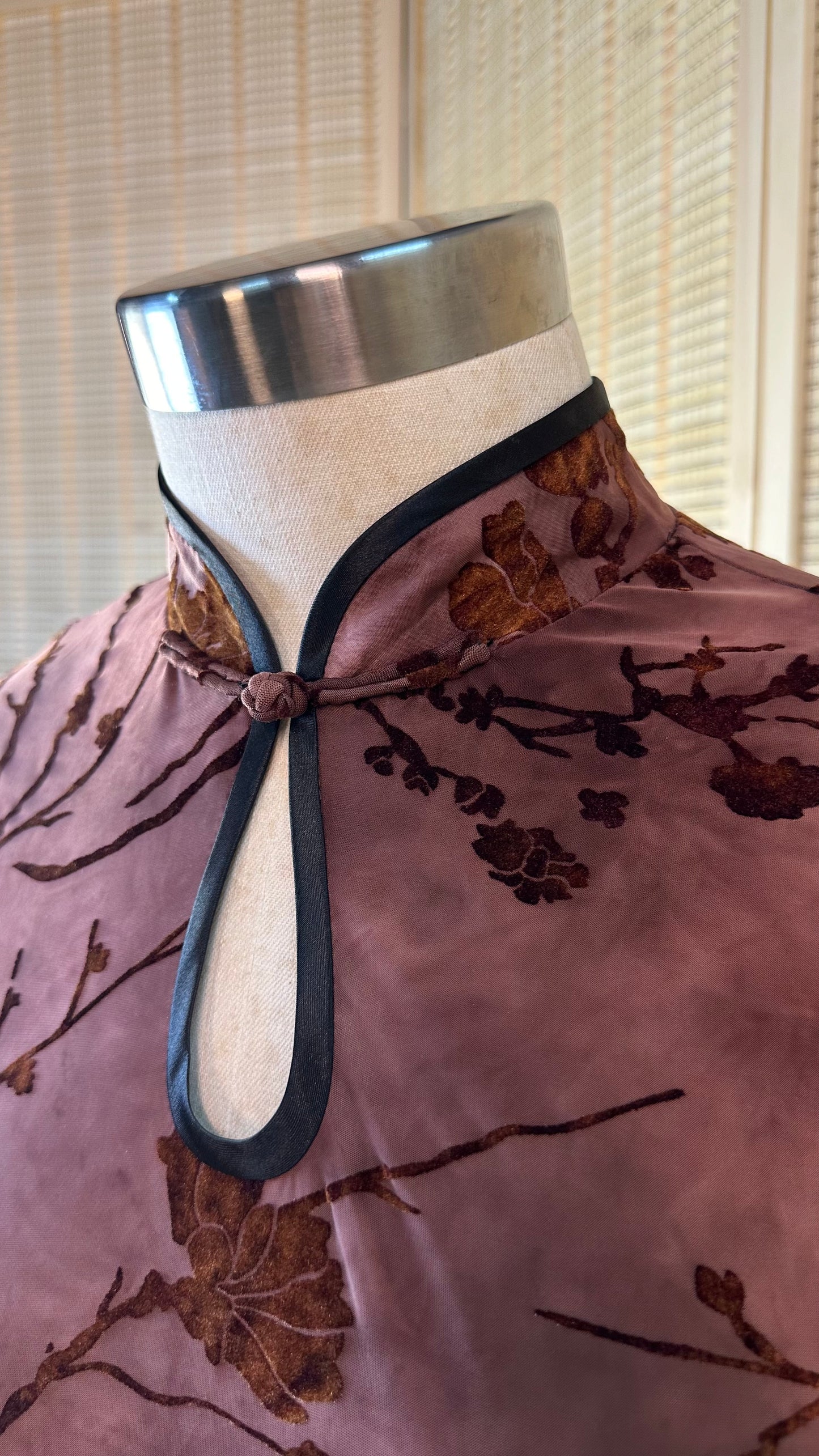 🍂 Earth plum velvet stretchy Qipao - 企直啲 Stand Tall D