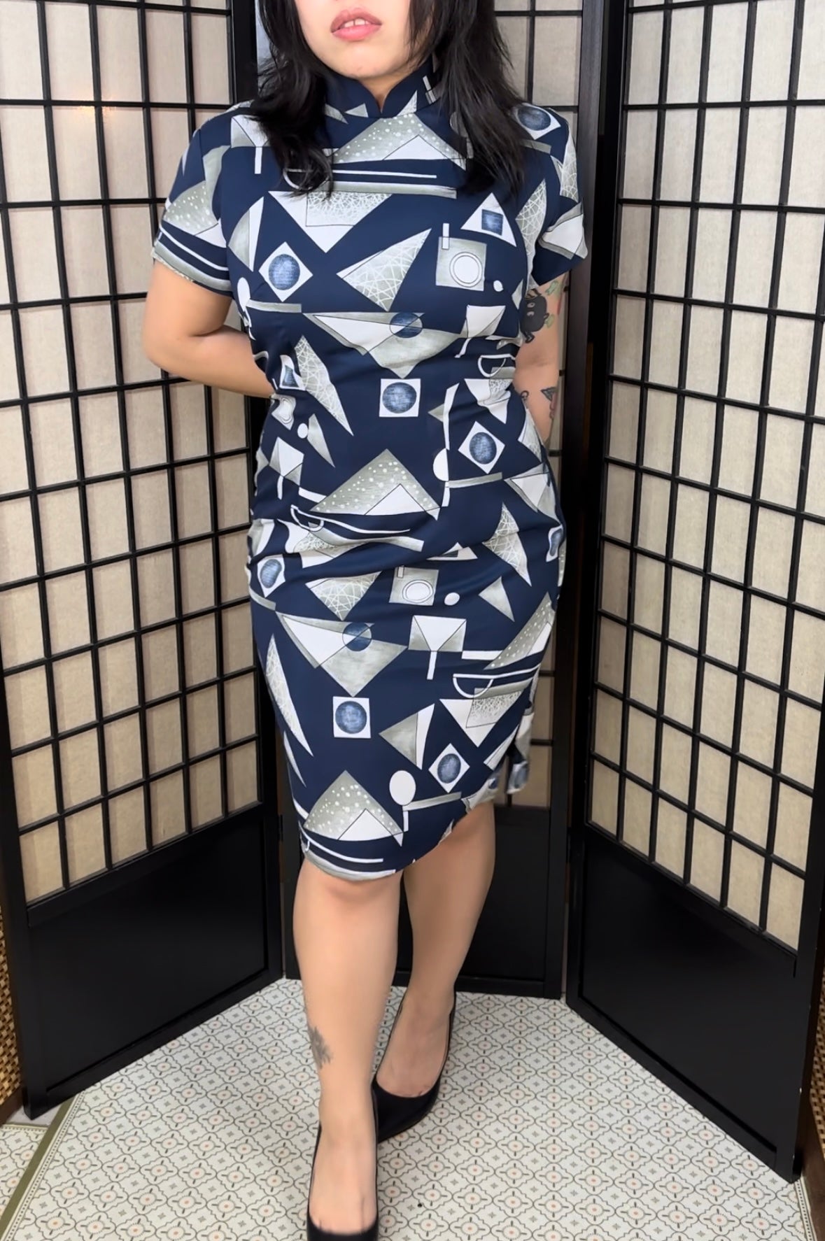 🟦 Blaues geometrisches Chiffon-Cheongsam