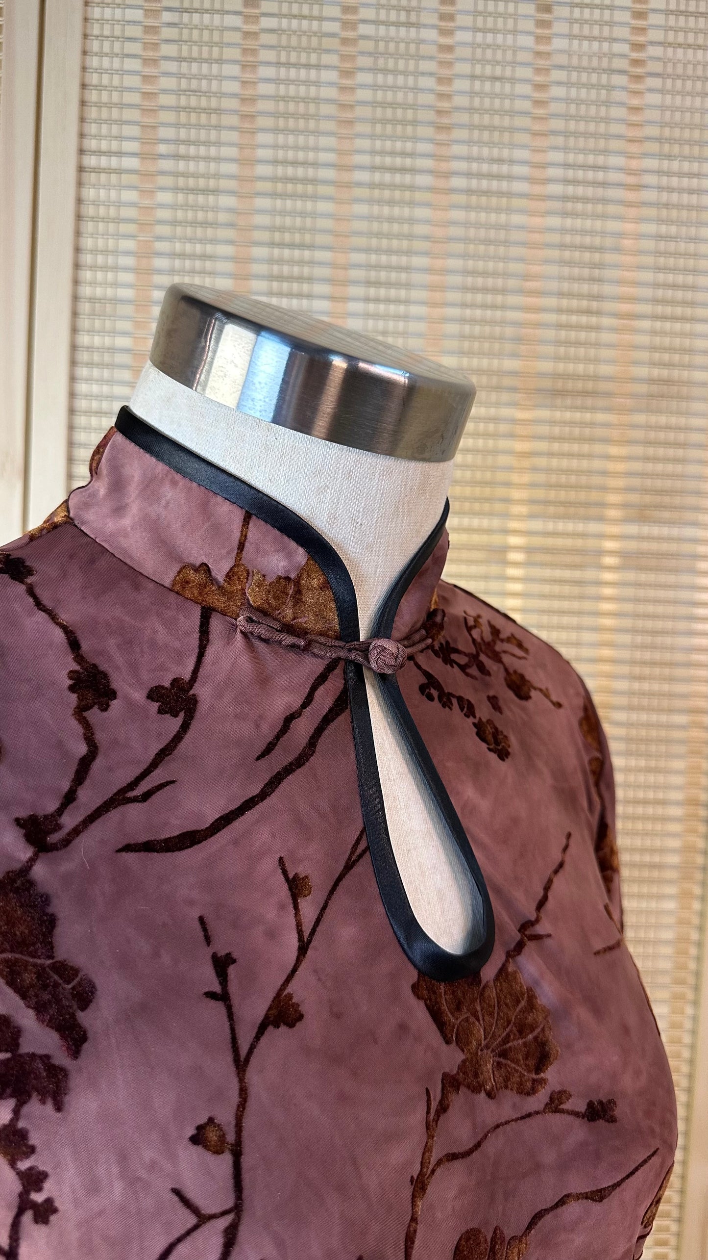 🍂 Earth plum velvet stretchy Qipao - 企直啲 Stand Tall D