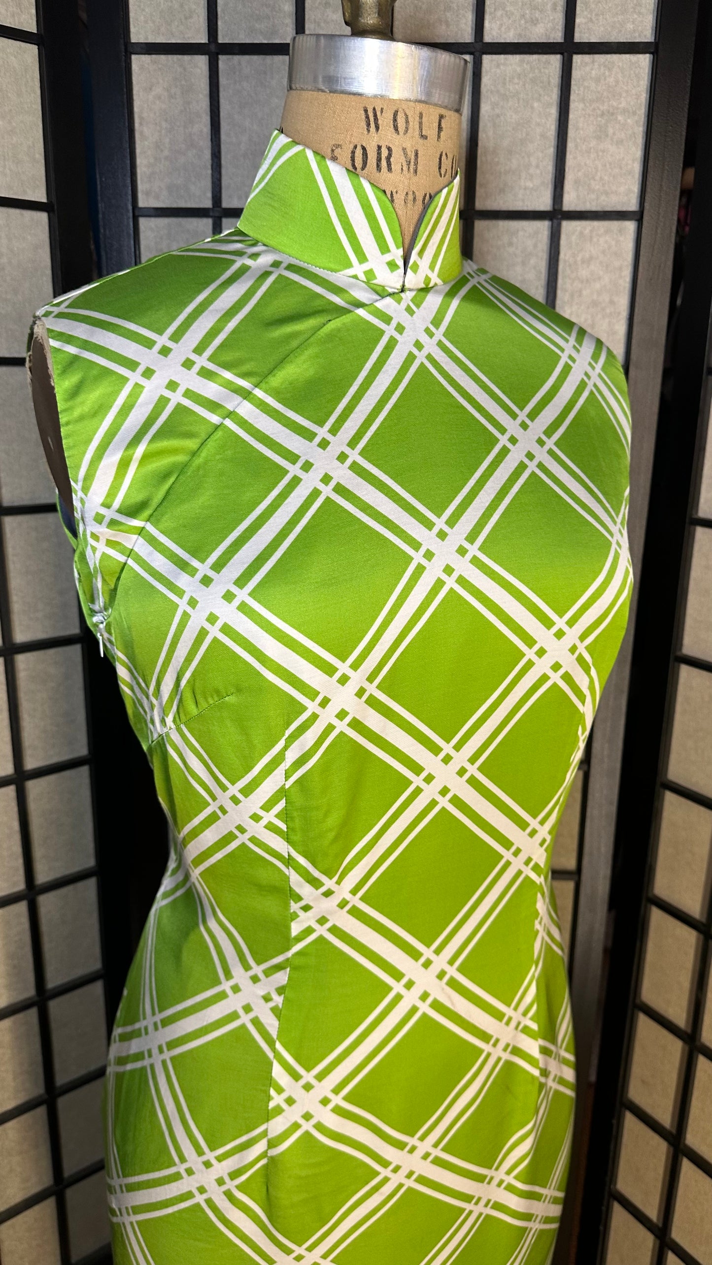 ❇️ Grünes diagonal kariertes CheongSam