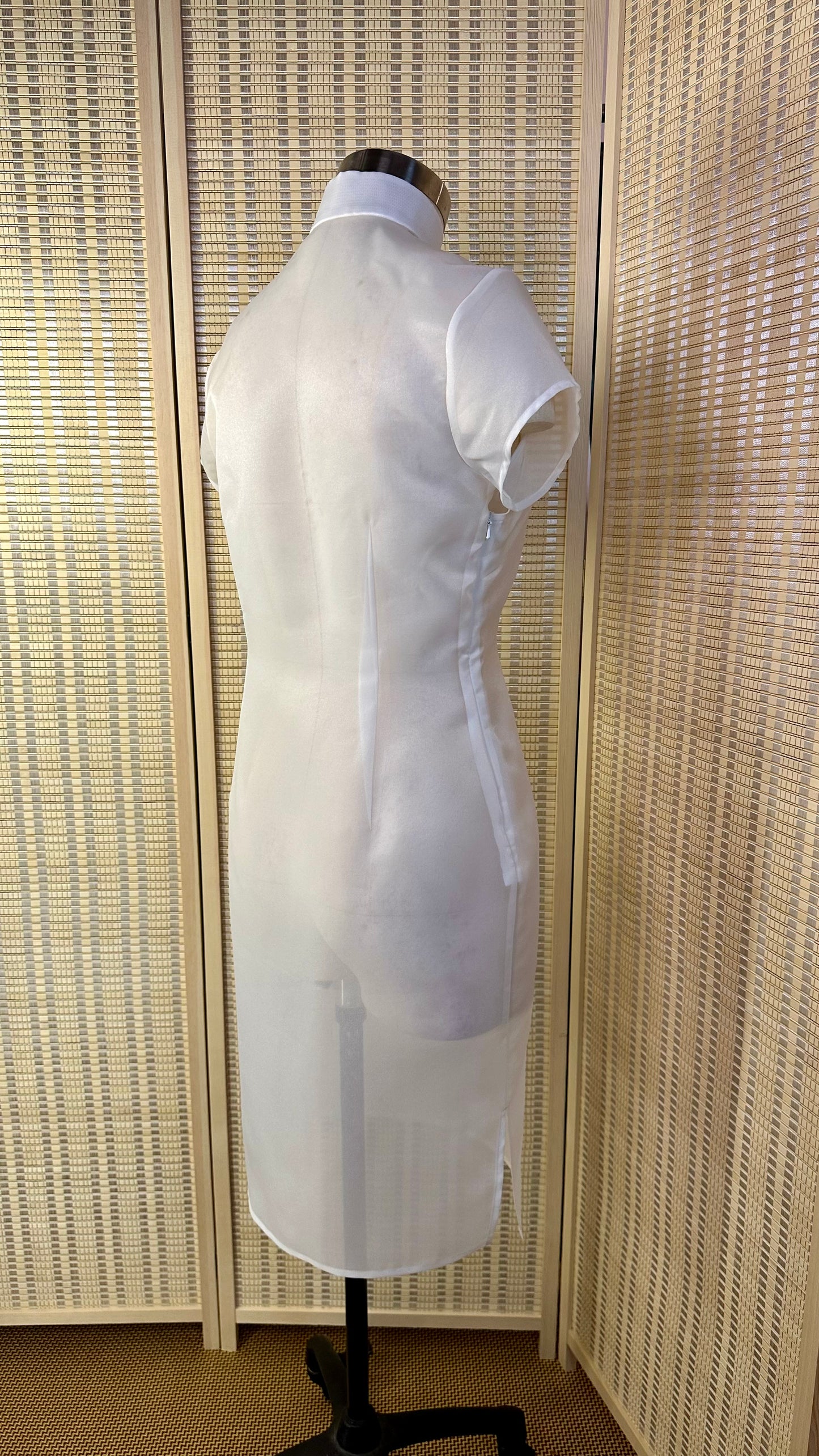 🤍 Schimmerndes Organza-Cheongsam