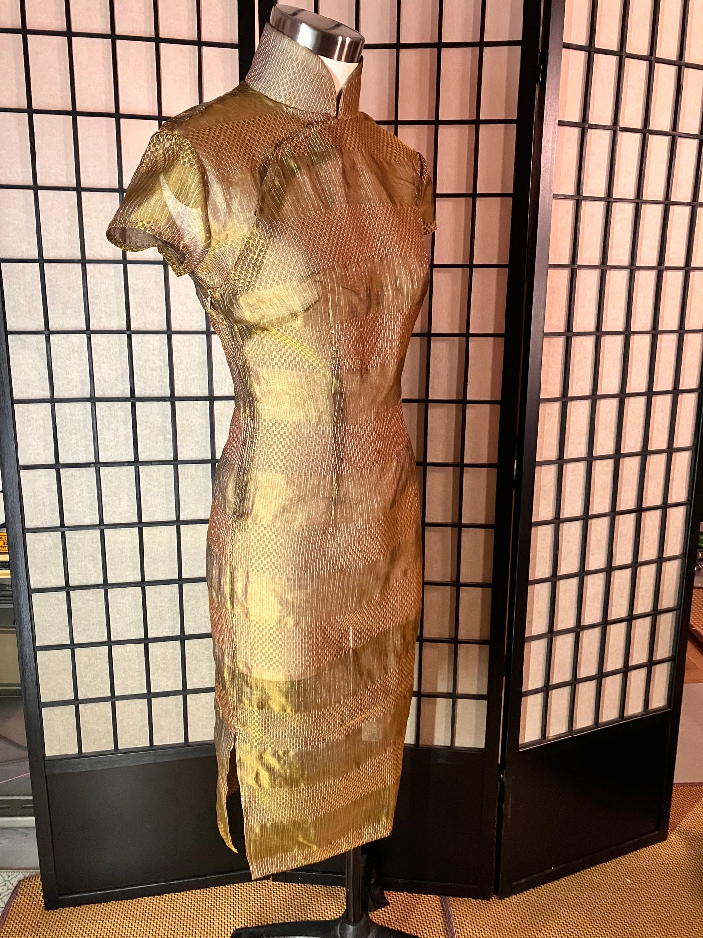 ✨ Goldbraun gestreiftes Organza Cheongsam