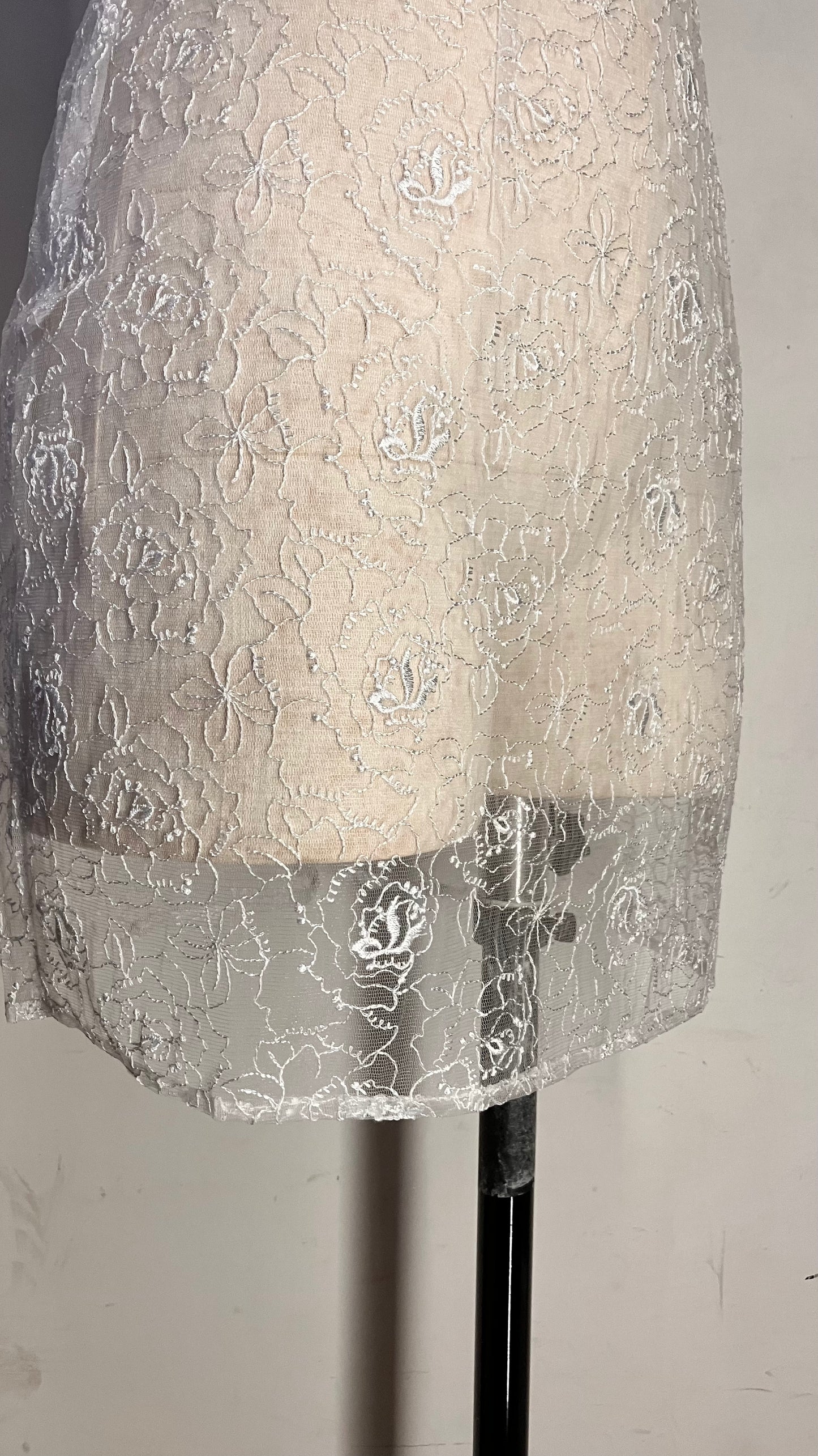 🤍 Transparentes Cheongsam aus weißer Spitze