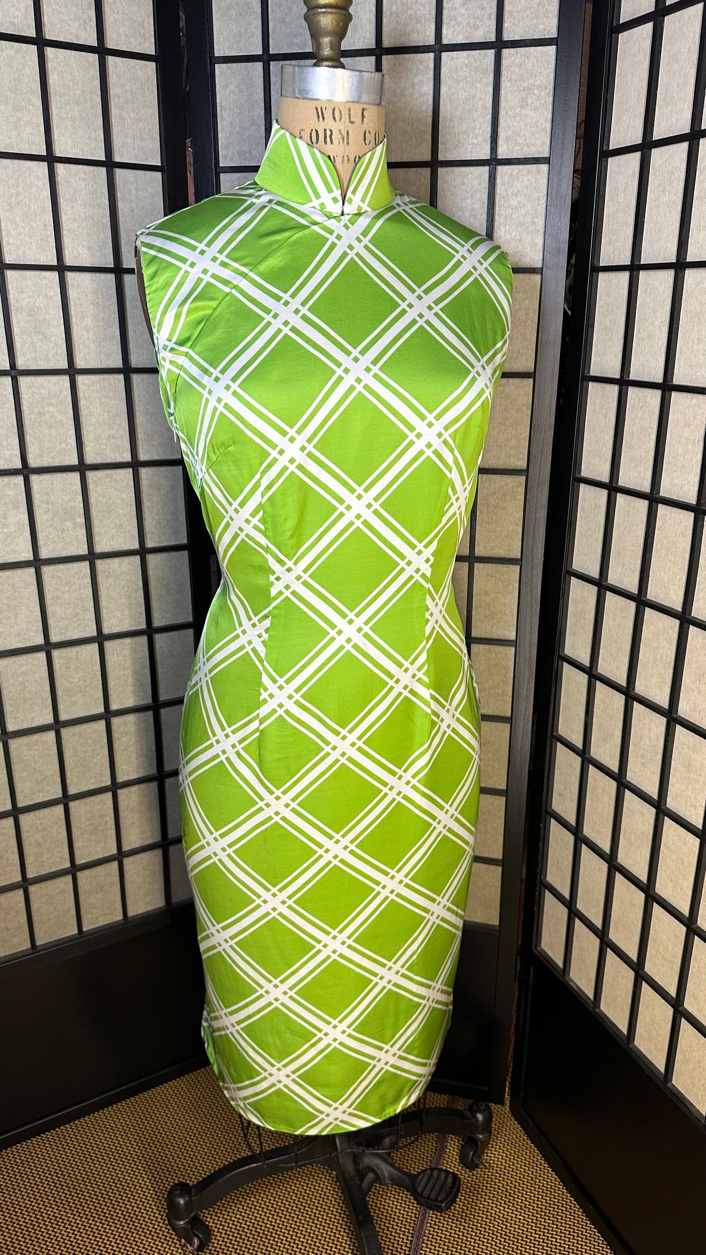 ❇️ Grünes diagonal kariertes CheongSam