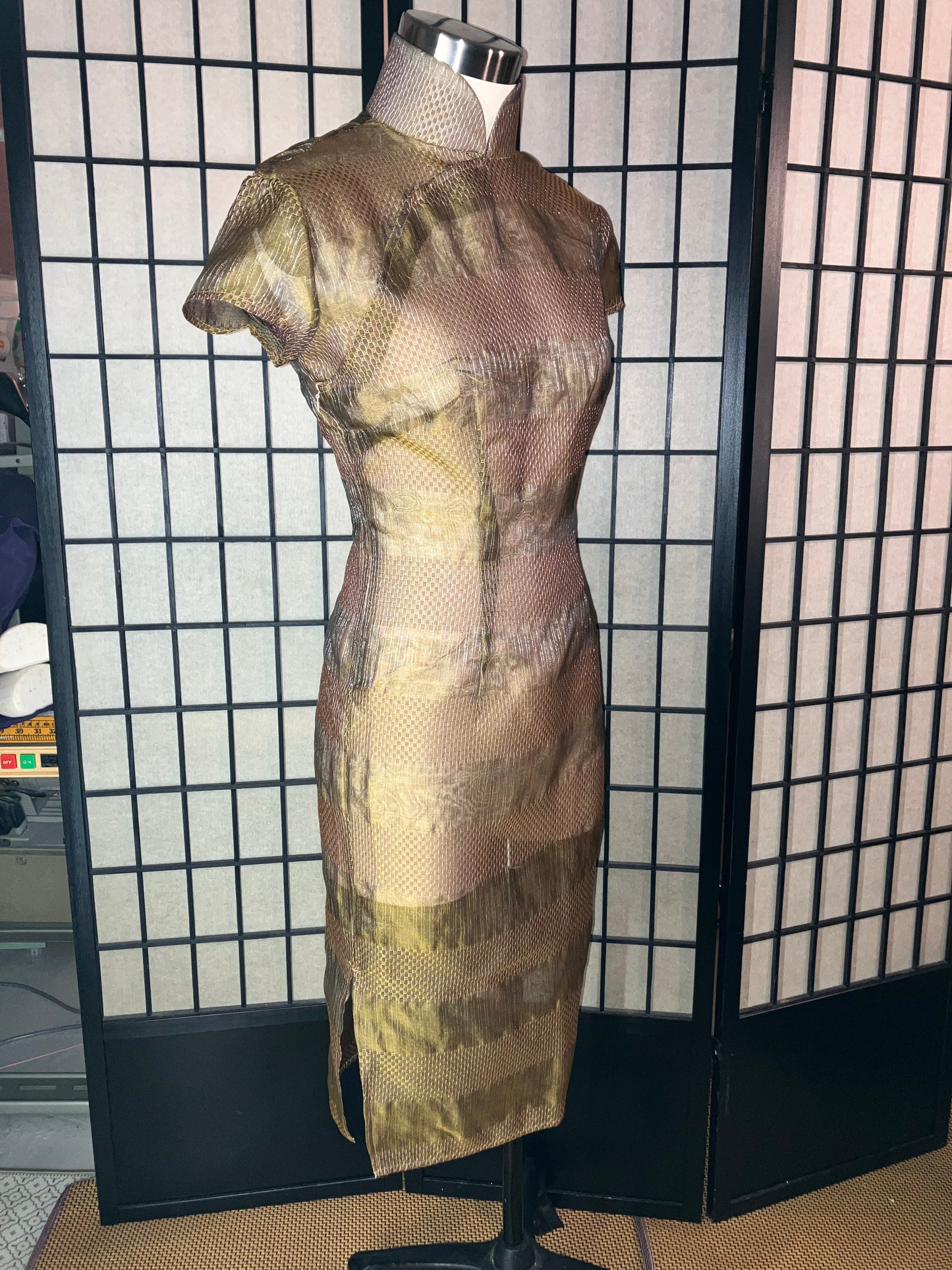✨ Goldbraun gestreiftes Organza Cheongsam