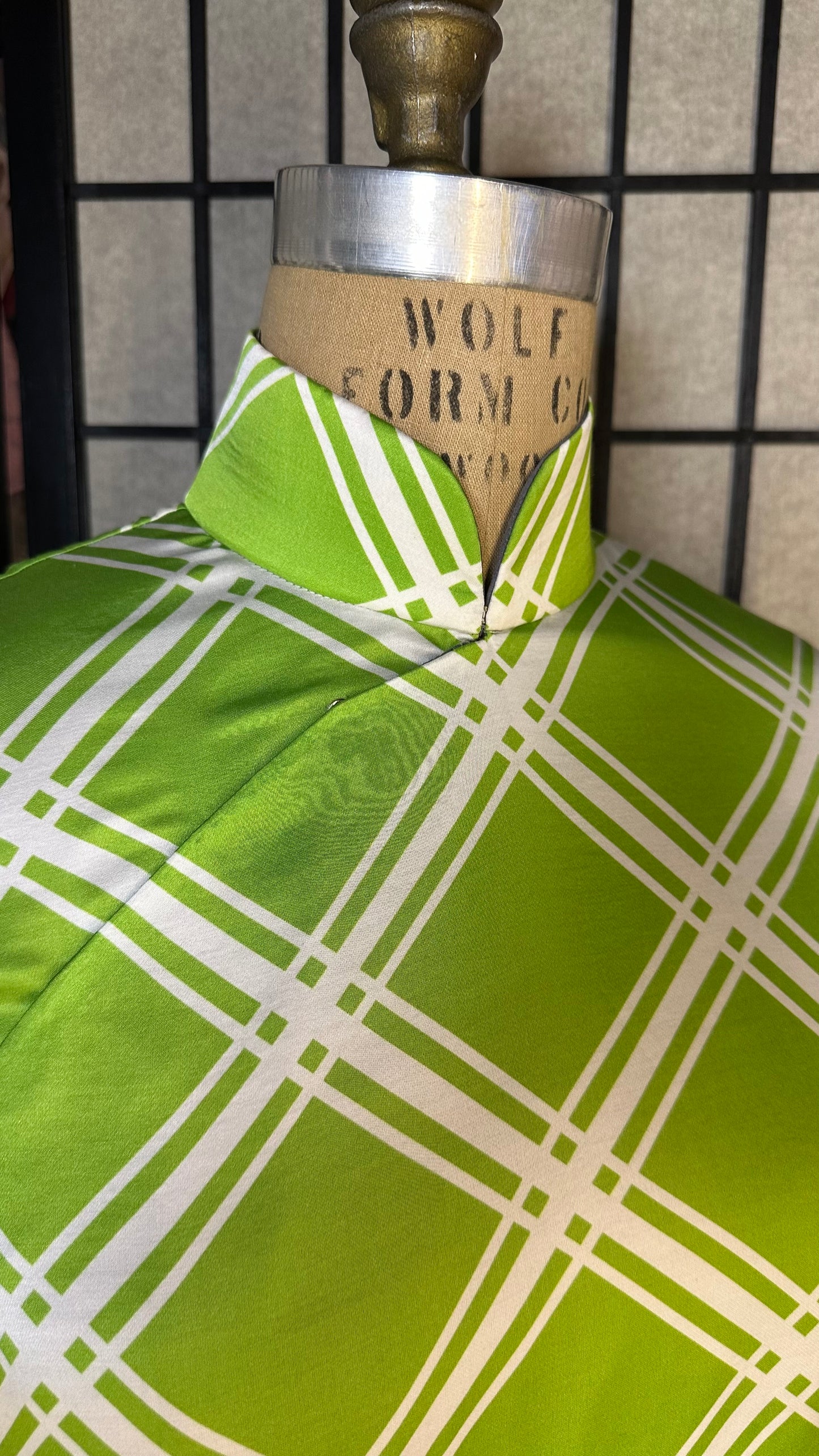 ❇️ Grünes diagonal kariertes CheongSam