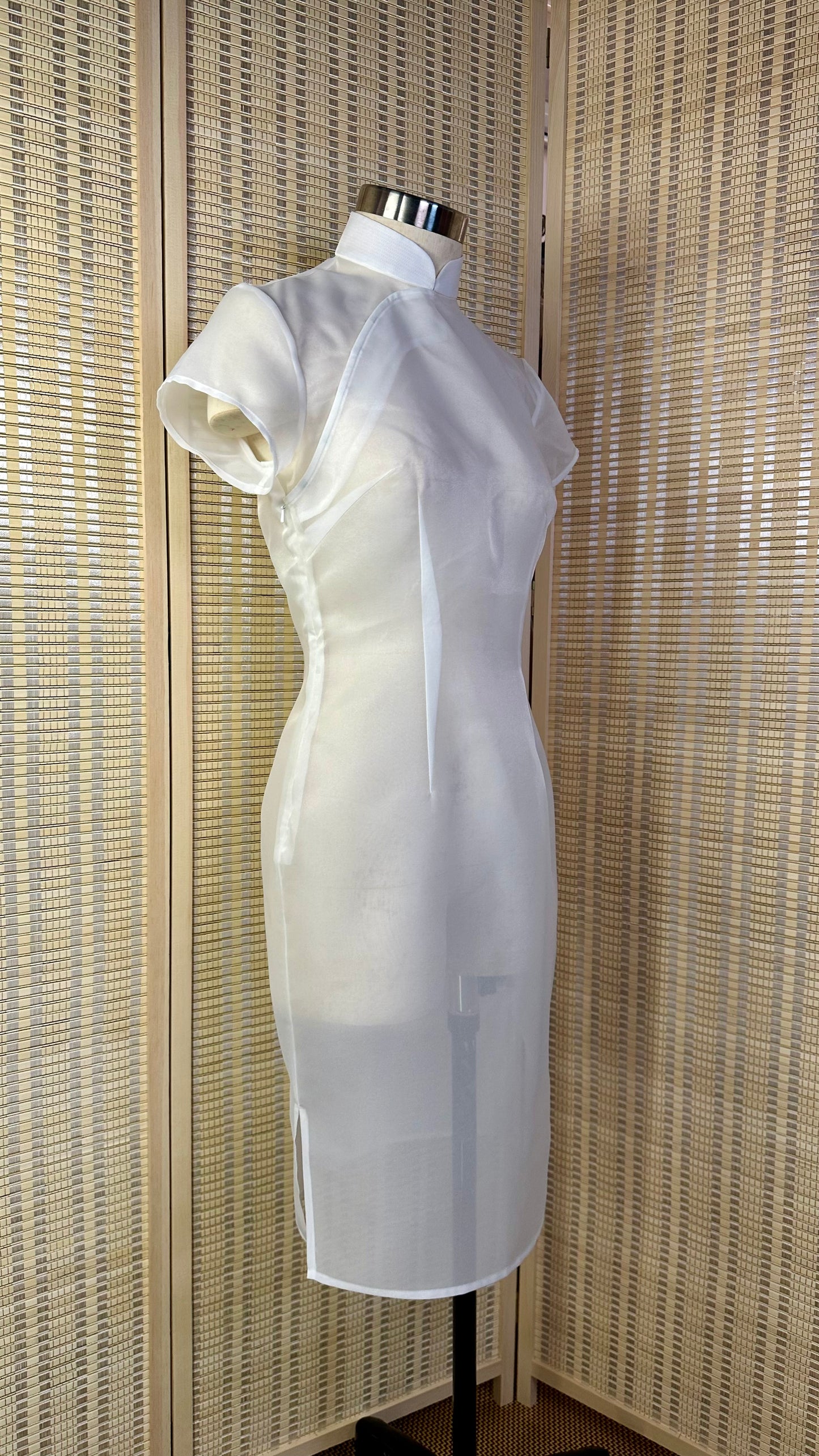 🤍 Schimmerndes Organza-Cheongsam