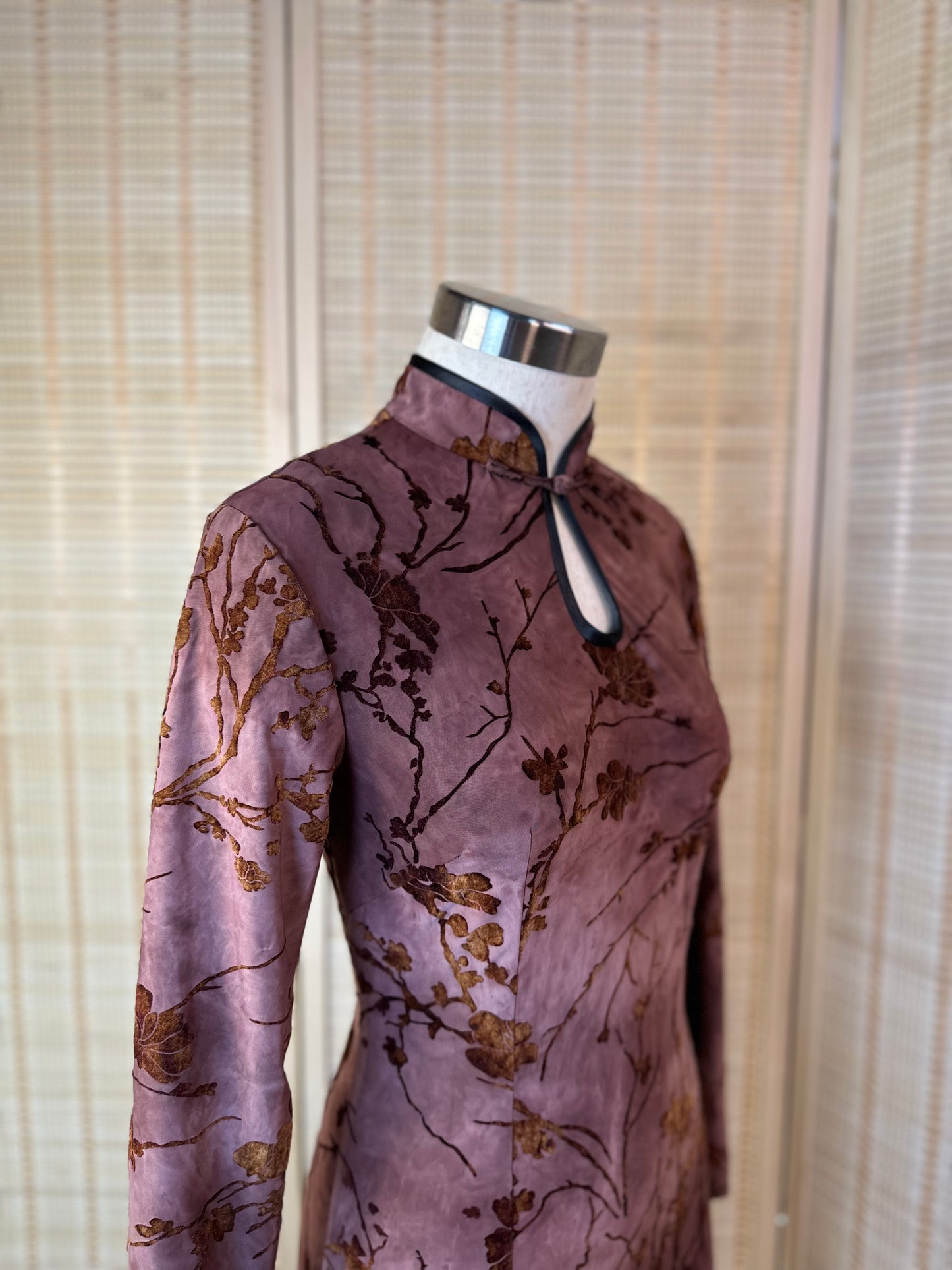 🍂 Earth plum velvet stretchy Qipao - 企直啲 Stand Tall D