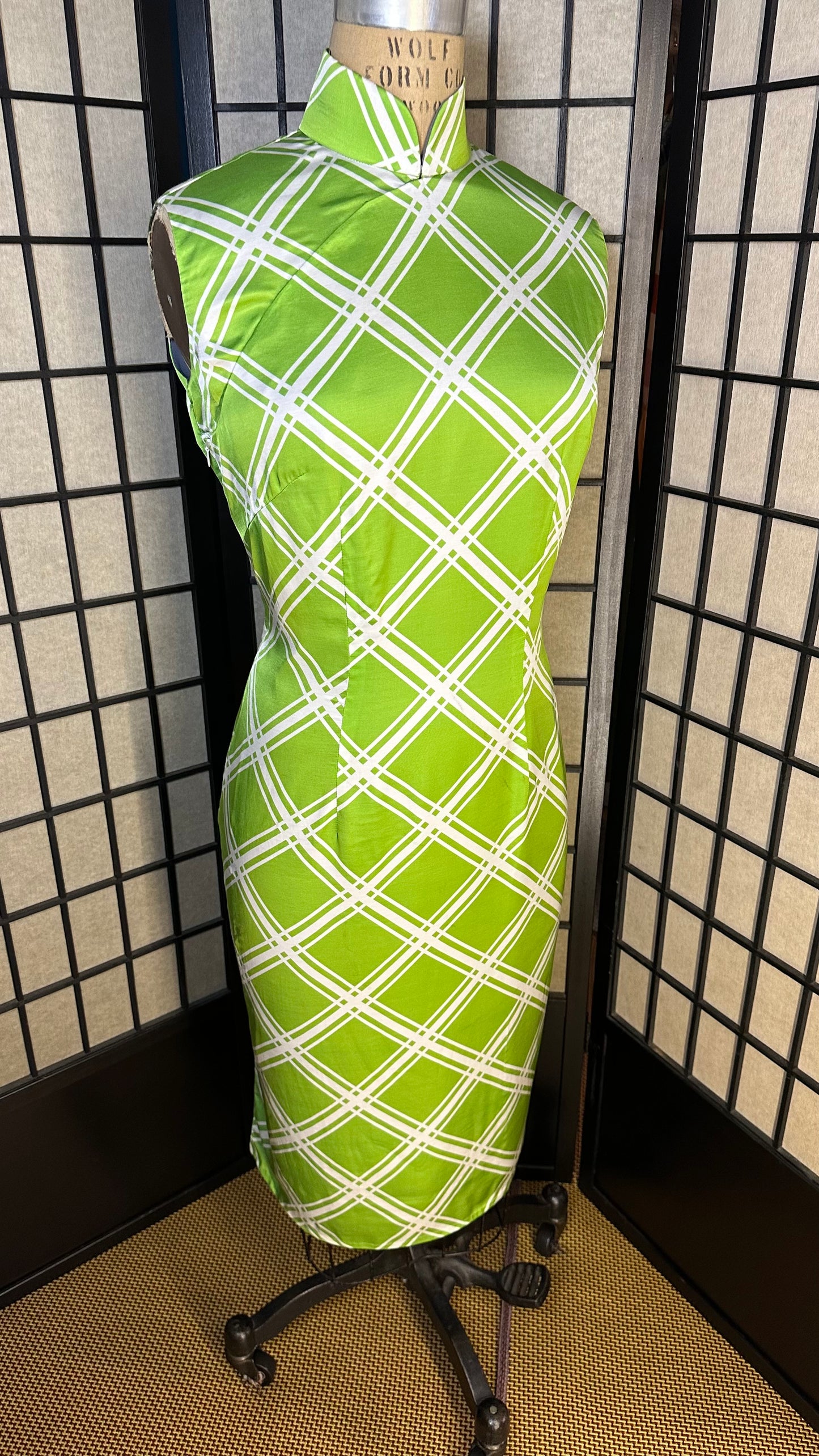 ❇️ Grünes diagonal kariertes CheongSam