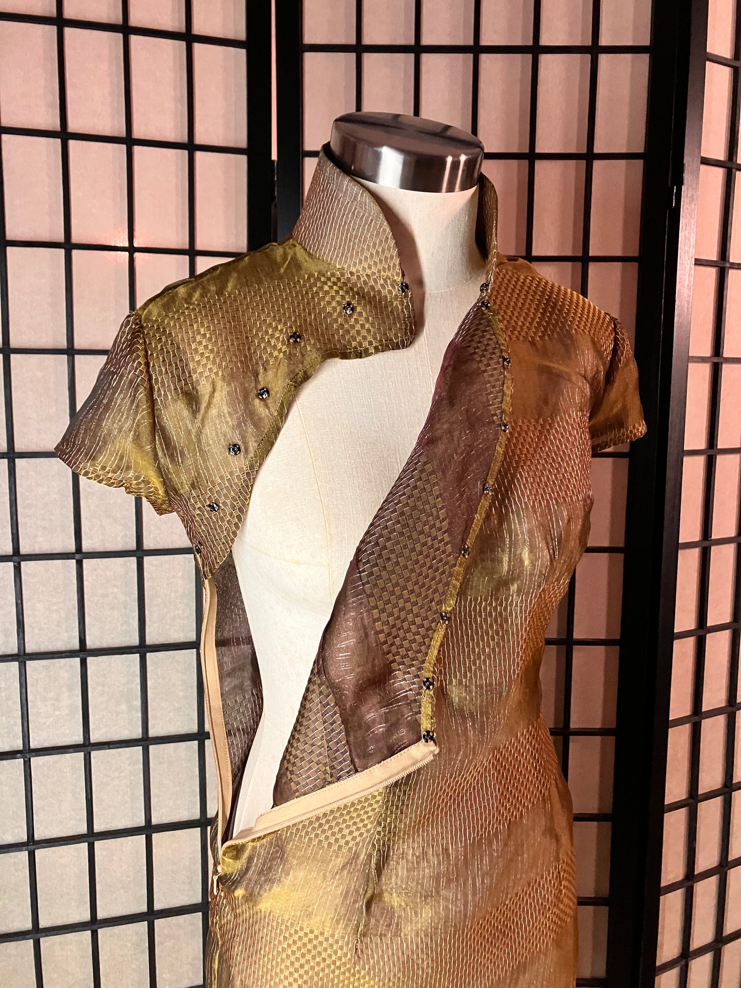 ✨ Goldbraun gestreiftes Organza Cheongsam