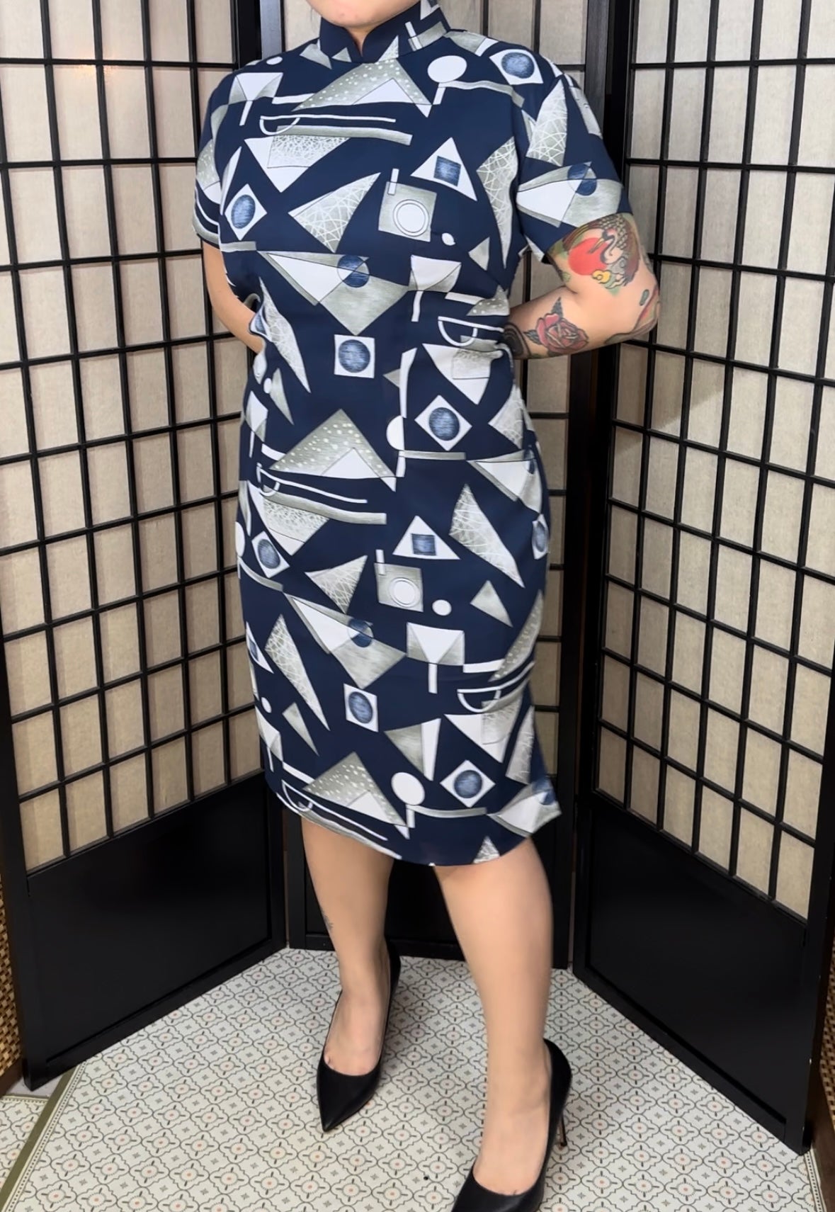 🟦 Blaues geometrisches Chiffon-Cheongsam