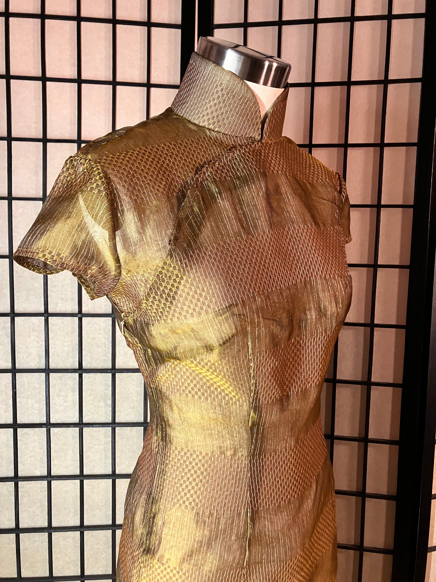 ✨ Goldbraun gestreiftes Organza Cheongsam