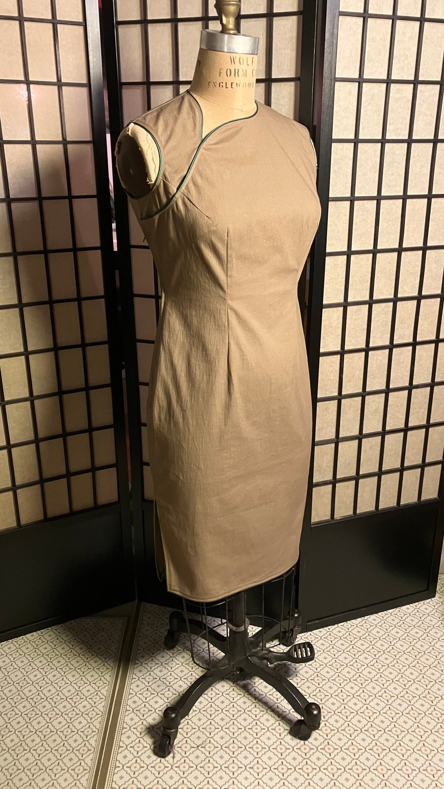 🧘🏻♀️Collarless Cheongsam - 企直啲 Stand Tall D