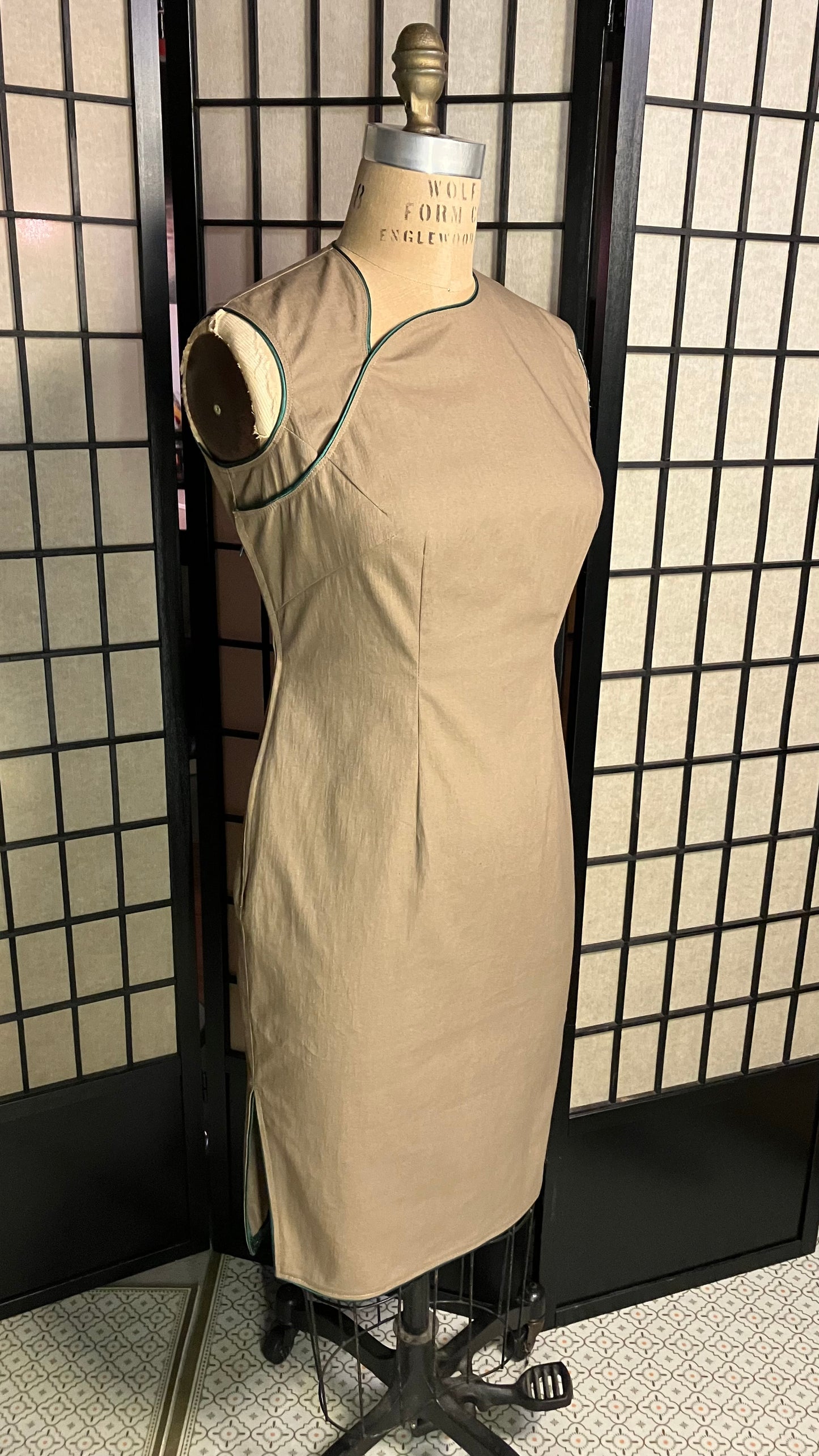 🧘🏻♀️Collarless Cheongsam - 企直啲 Stand Tall D