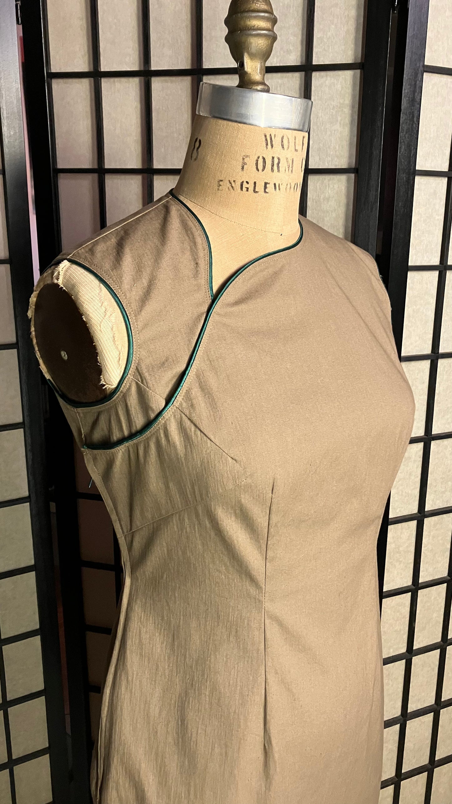 🧘🏻♀️Collarless Cheongsam - 企直啲 Stand Tall D
