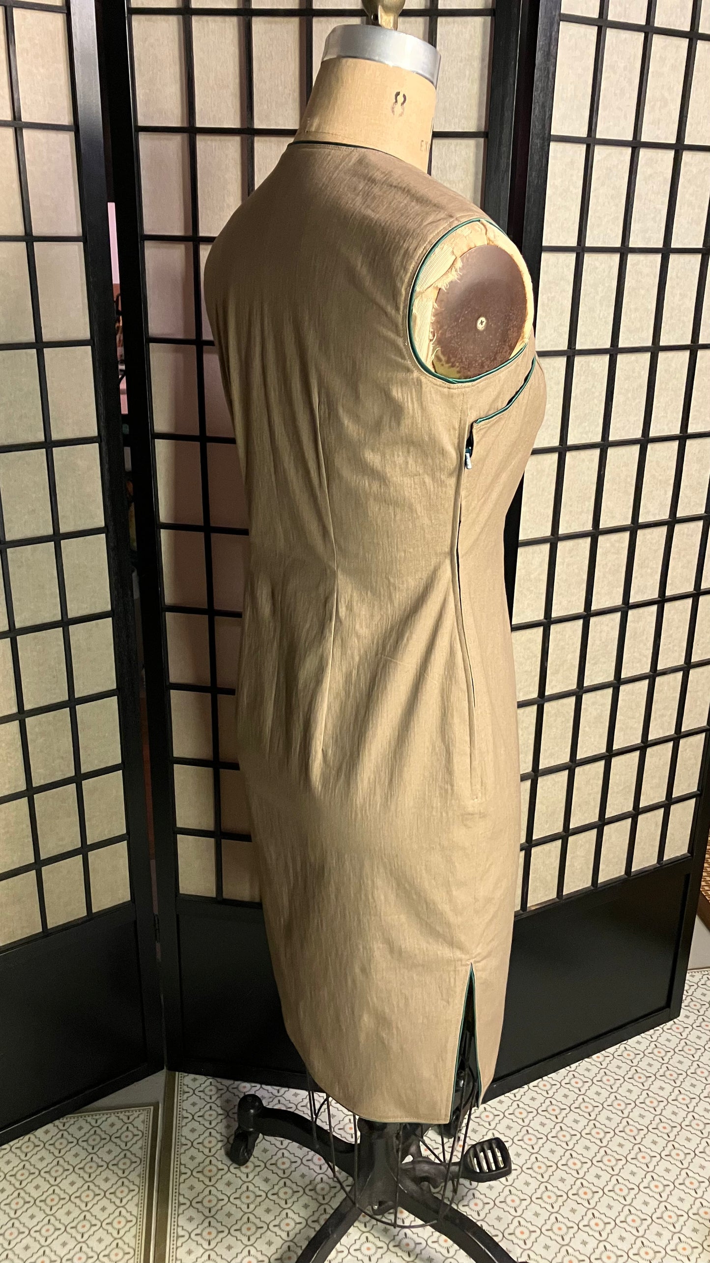 🧘🏻♀️Collarless Cheongsam - 企直啲 Stand Tall D