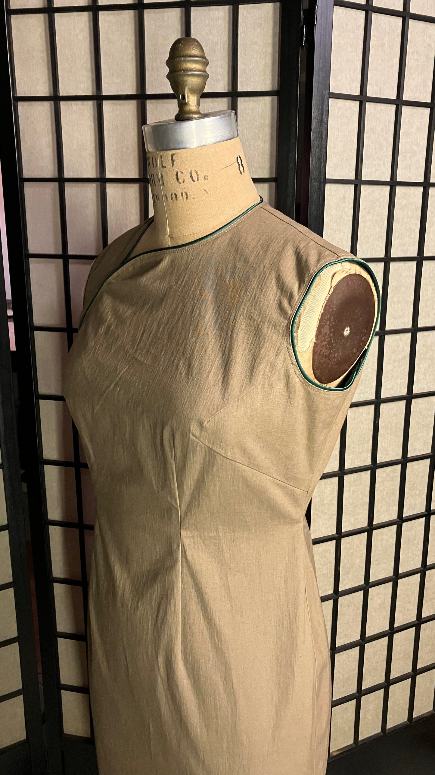🧘🏻♀️Collarless Cheongsam - 企直啲 Stand Tall D