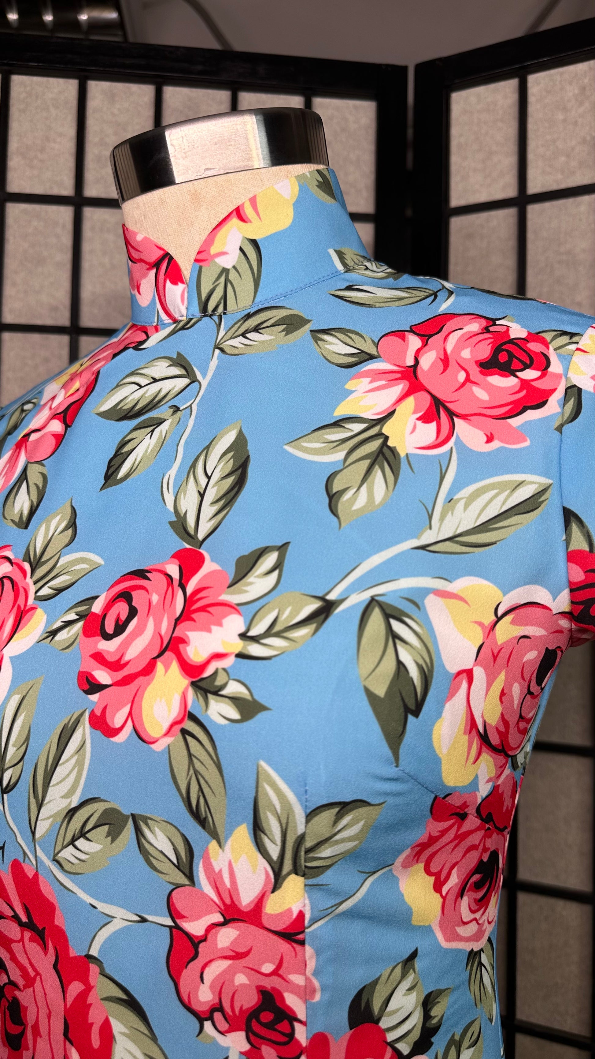 🌹 Pink rose on blue chiffon Cheongsam - 企直啲 Stand Tall D