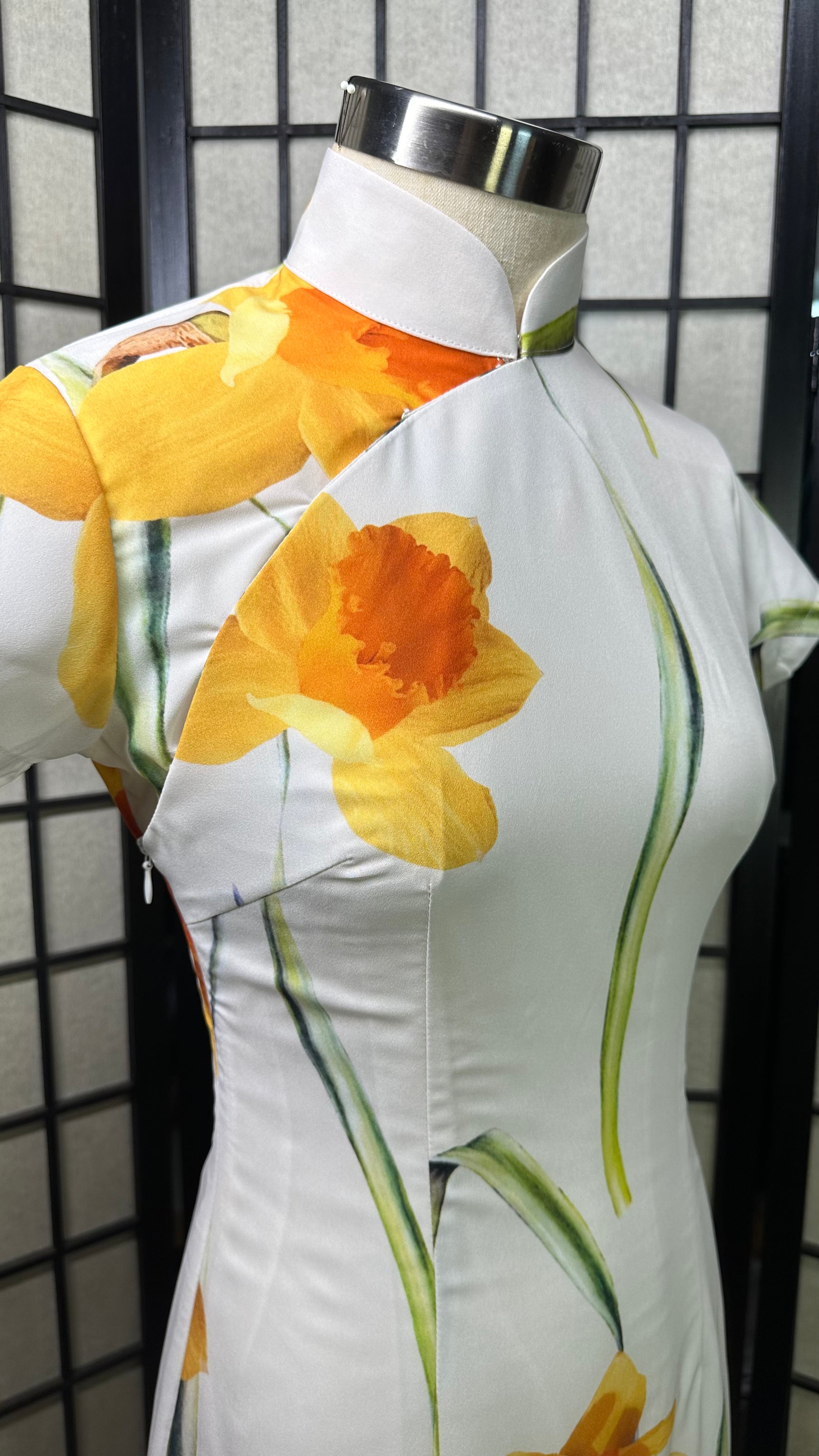 💛Yellow Daffodil Chiffon Cheongsam - 企直啲 Stand Tall D