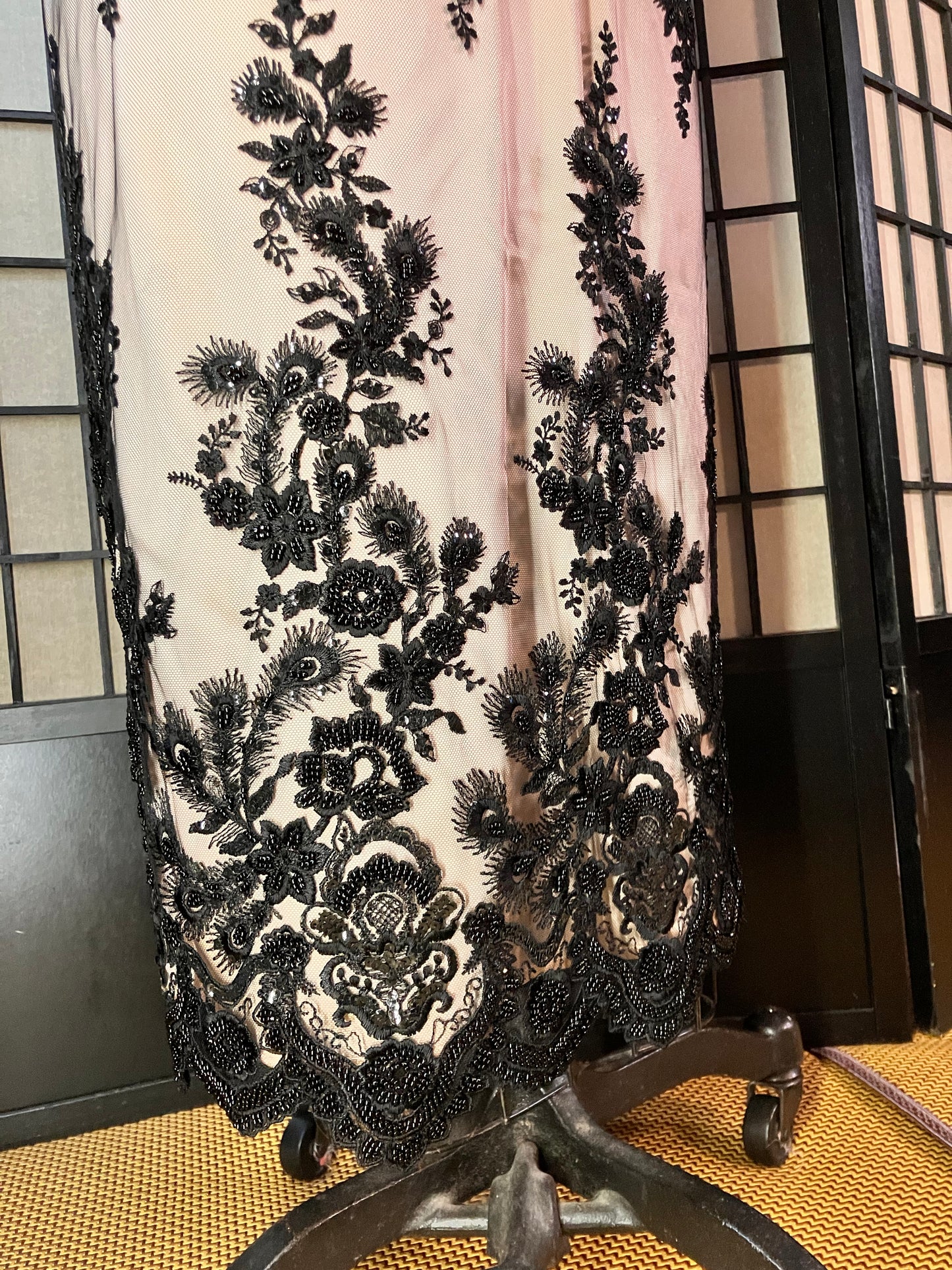 🖤Glass-beaded Lace Cheongsam - 企直啲 Stand Tall D