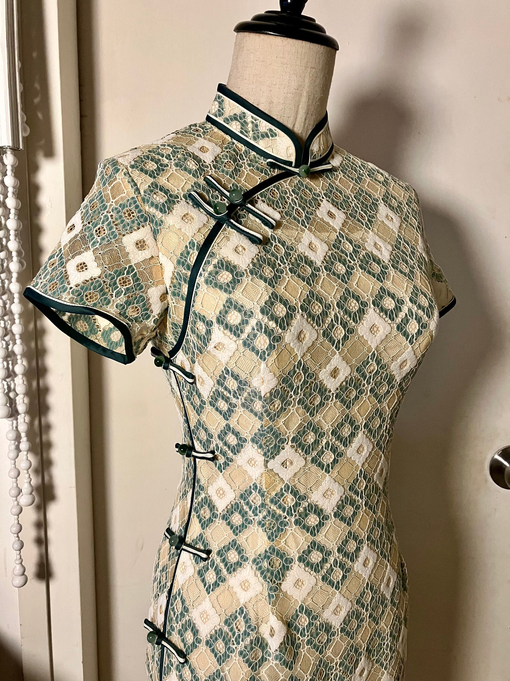 Qipao Dress | Lake green & Ivory off whtie geometric Floral Lace | with Satin dark green Binding + White Knot Buttons | Chinese ccheongsam - 企直啲 Stand Tall D