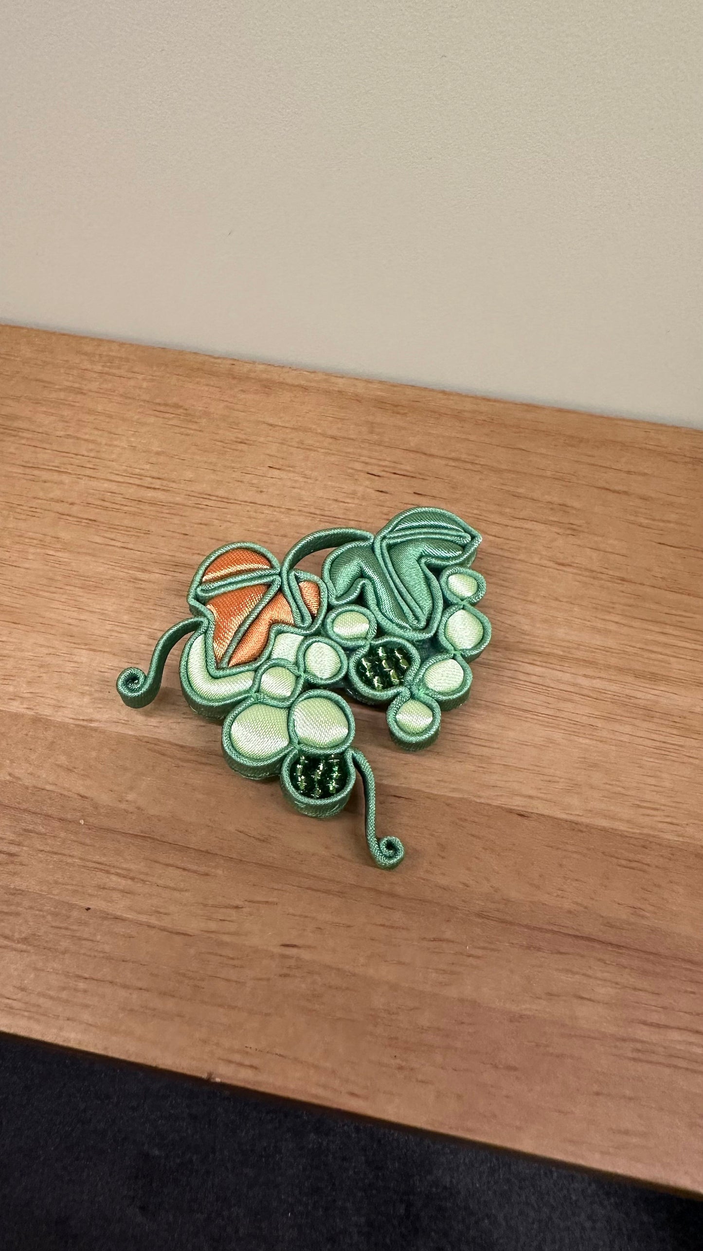 historically authentic handmade Chinese brooch pin | Green grapes and leaf | 槳糊鐵線功花鈕盤扣 Knot Buttons technique | Gift ideas