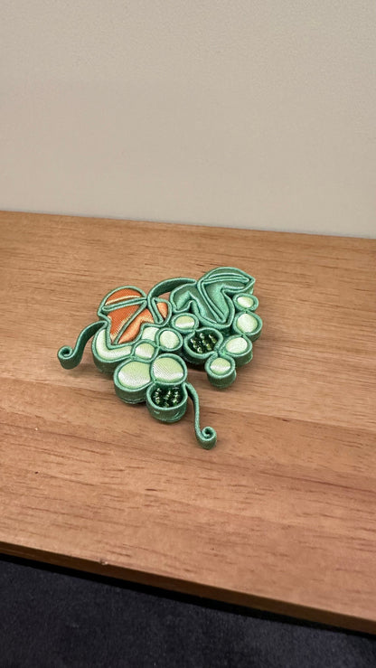 historically authentic handmade Chinese brooch pin | Green grapes and leaf | 槳糊鐵線功花鈕盤扣 Knot Buttons technique | Gift ideas