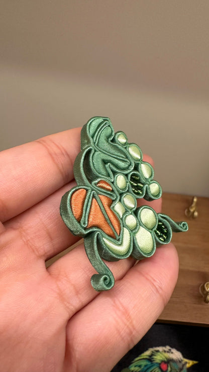 historically authentic handmade Chinese brooch pin | Green grapes and leaf | 槳糊鐵線功花鈕盤扣 Knot Buttons technique | Gift ideas