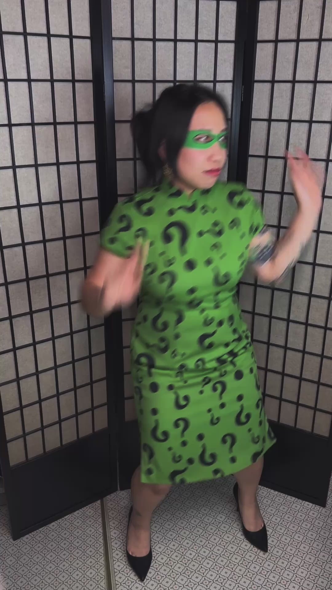 Green Riddle Cheongsam – 企直啲 Stand Tall D