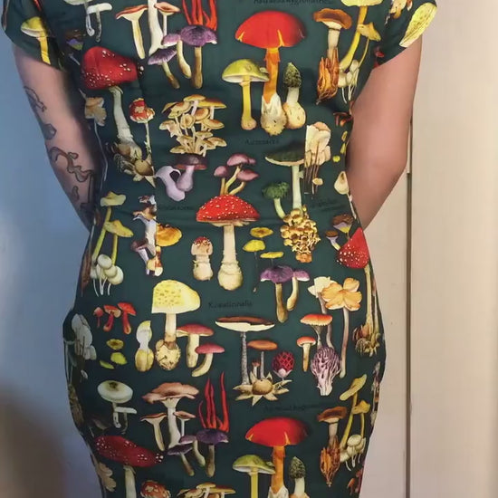 1960s Mushroom Garden CheongSam Dress [Tailor-Made] | Japanese Printed cotton , shortsleeves, Shoulder snap buttons ( Singaporean method)