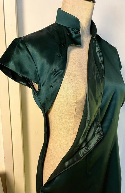 🌲 Emerald Green Silk Satin Cheongsam - 企直啲 Stand Tall D