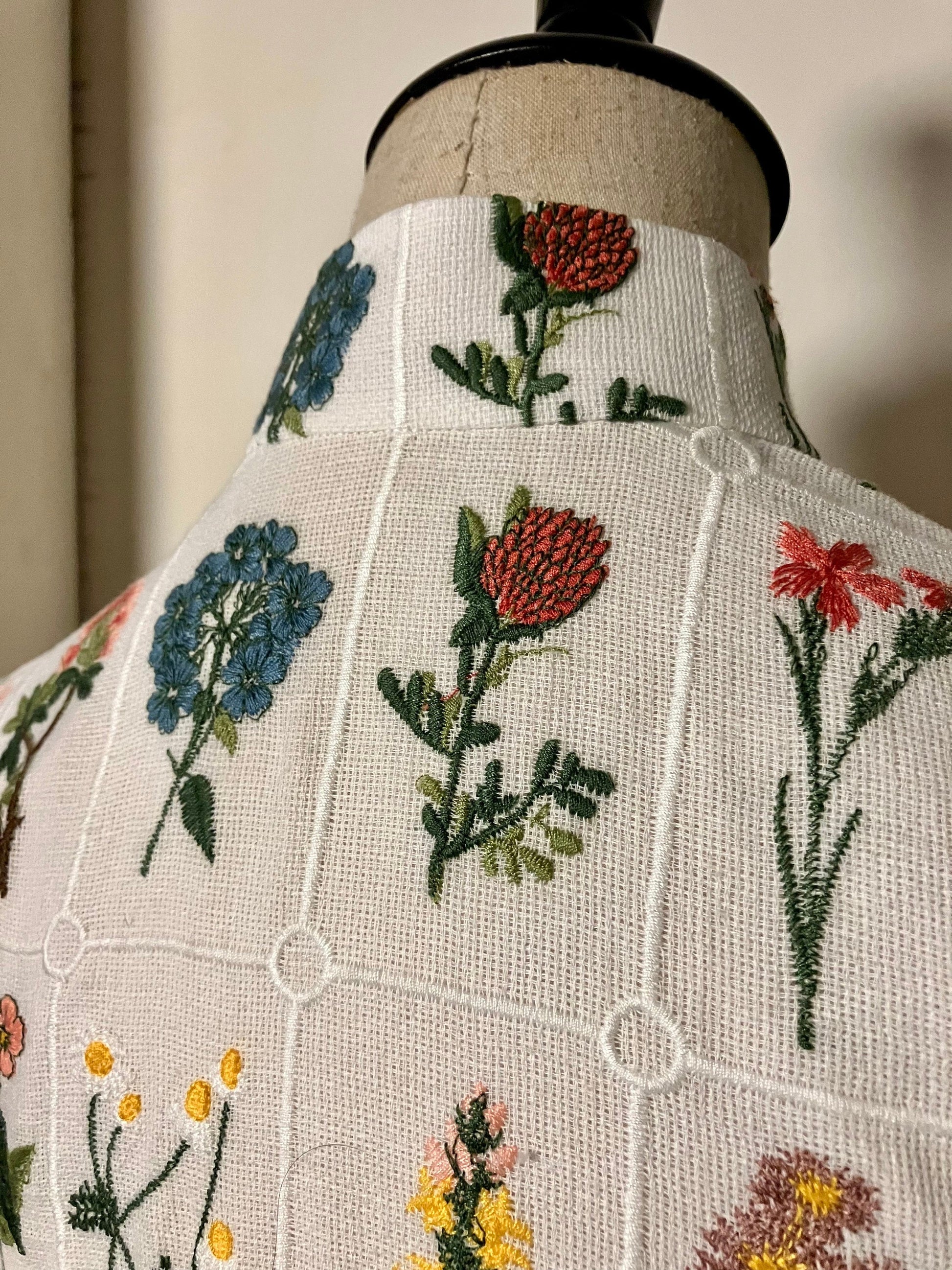 💐 Floral Garden Cotton Embroidery Cheongsam - 企直啲 Stand Tall D