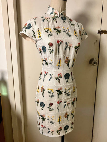 💐 Floral Garden Cotton Embroidery Cheongsam - 企直啲 Stand Tall D