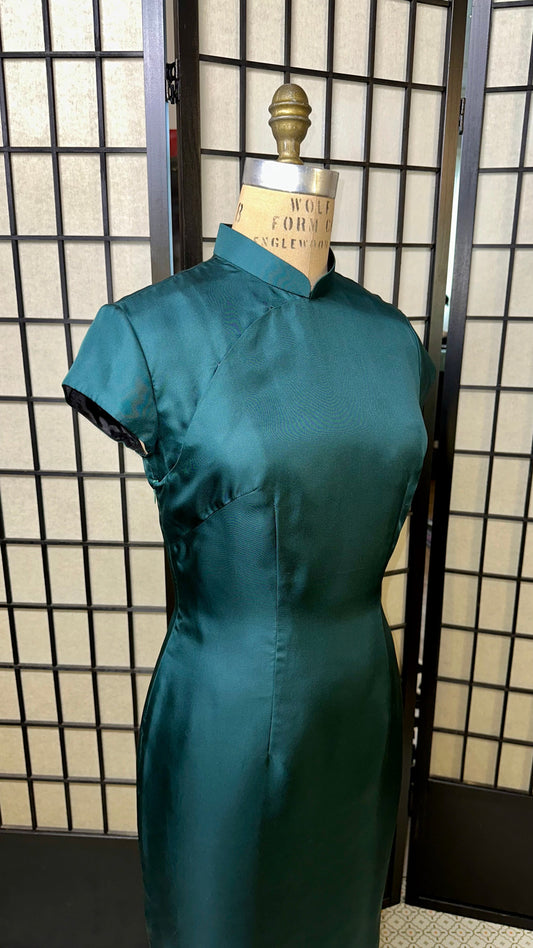 🌲 Forest Green Silk Twill Cheongsam - 企直啲 Stand Tall D