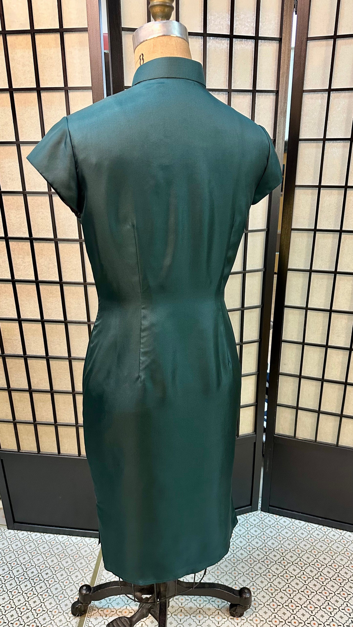 🌲 Forest Green Silk Twill Cheongsam - 企直啲 Stand Tall D