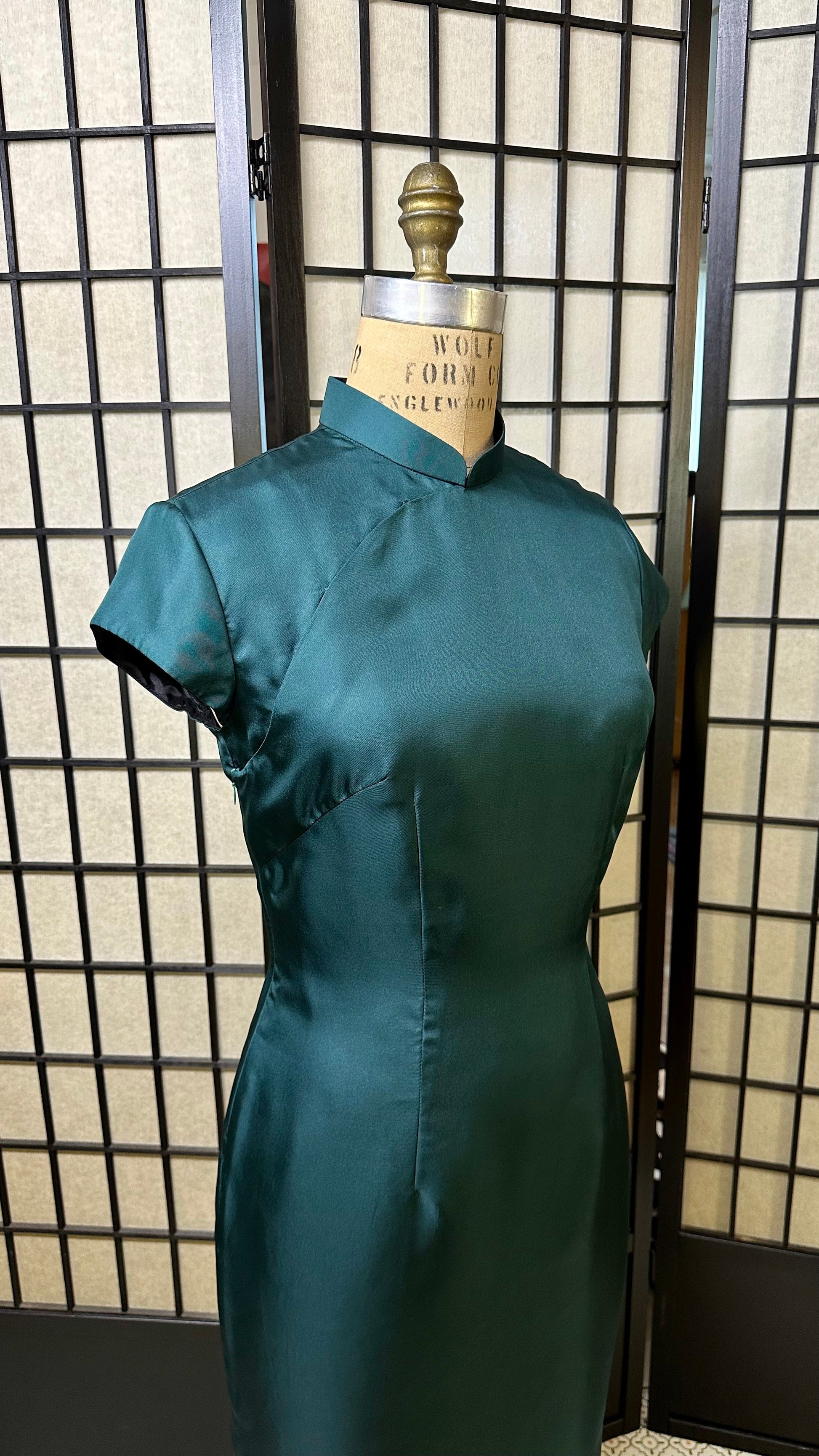 🌲 Forest Green Silk Twill Cheongsam - 企直啲 Stand Tall D