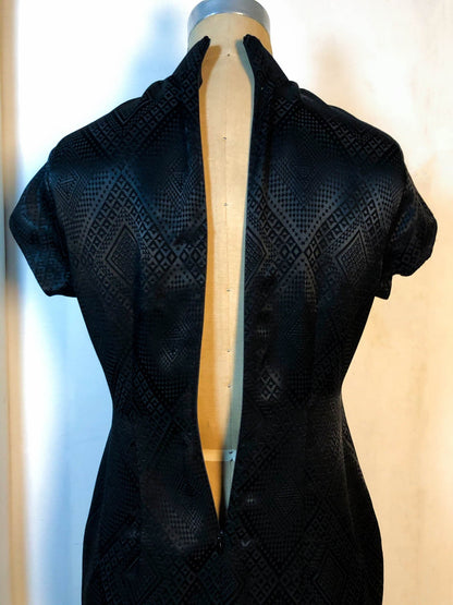 ✦ Geometric Jacquard Satin Cheongsam - 企直啲 Stand Tall D