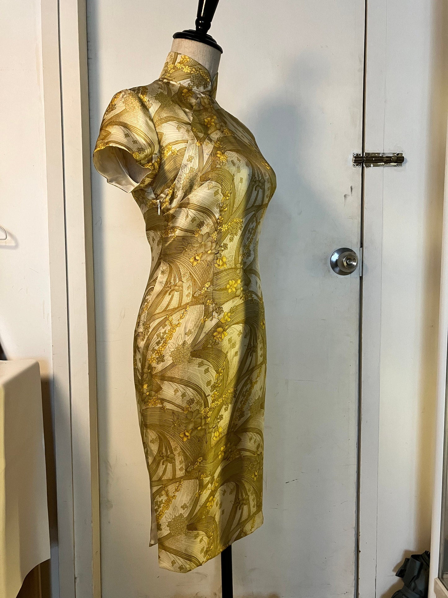 ✨ Golden Floral Silk Cheongsam - 企直啲 Stand Tall D