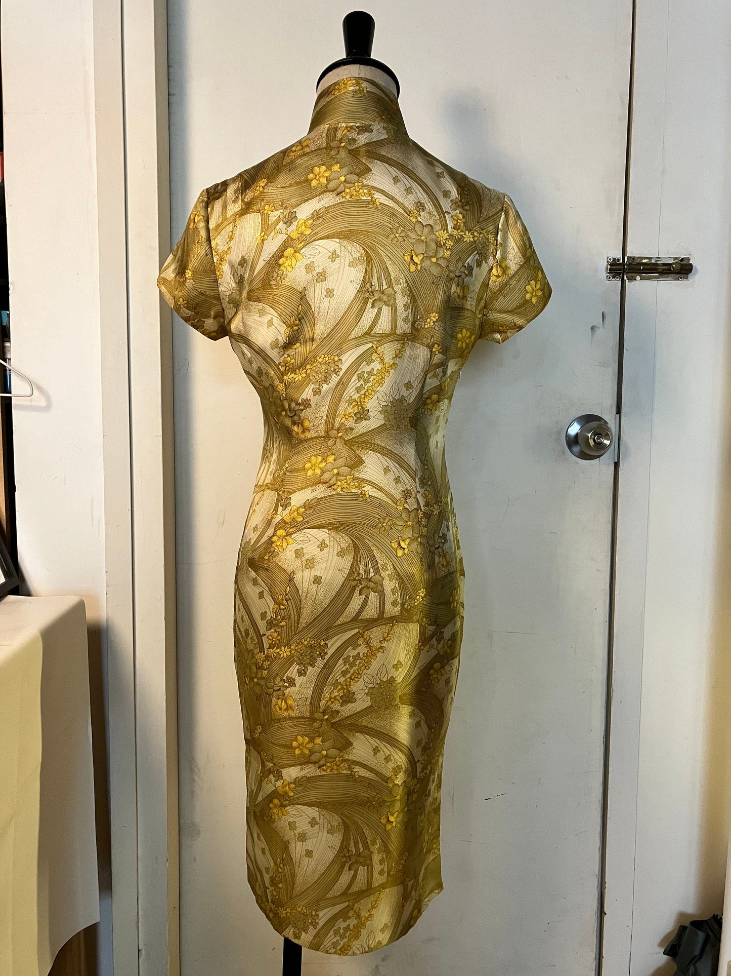 ✨ Golden Floral Silk Cheongsam - 企直啲 Stand Tall D