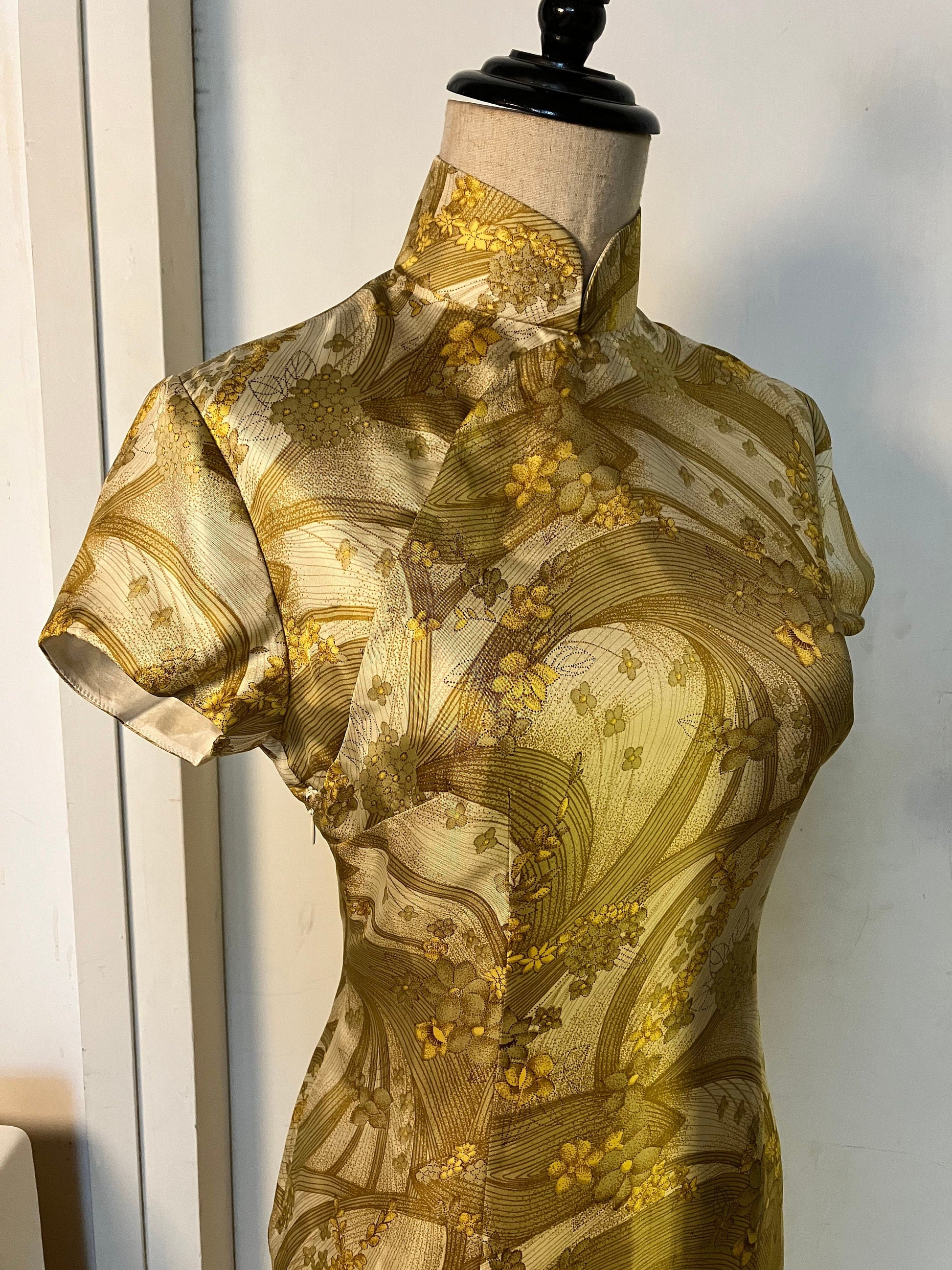 ✨ Golden Floral Silk Cheongsam - 企直啲 Stand Tall D