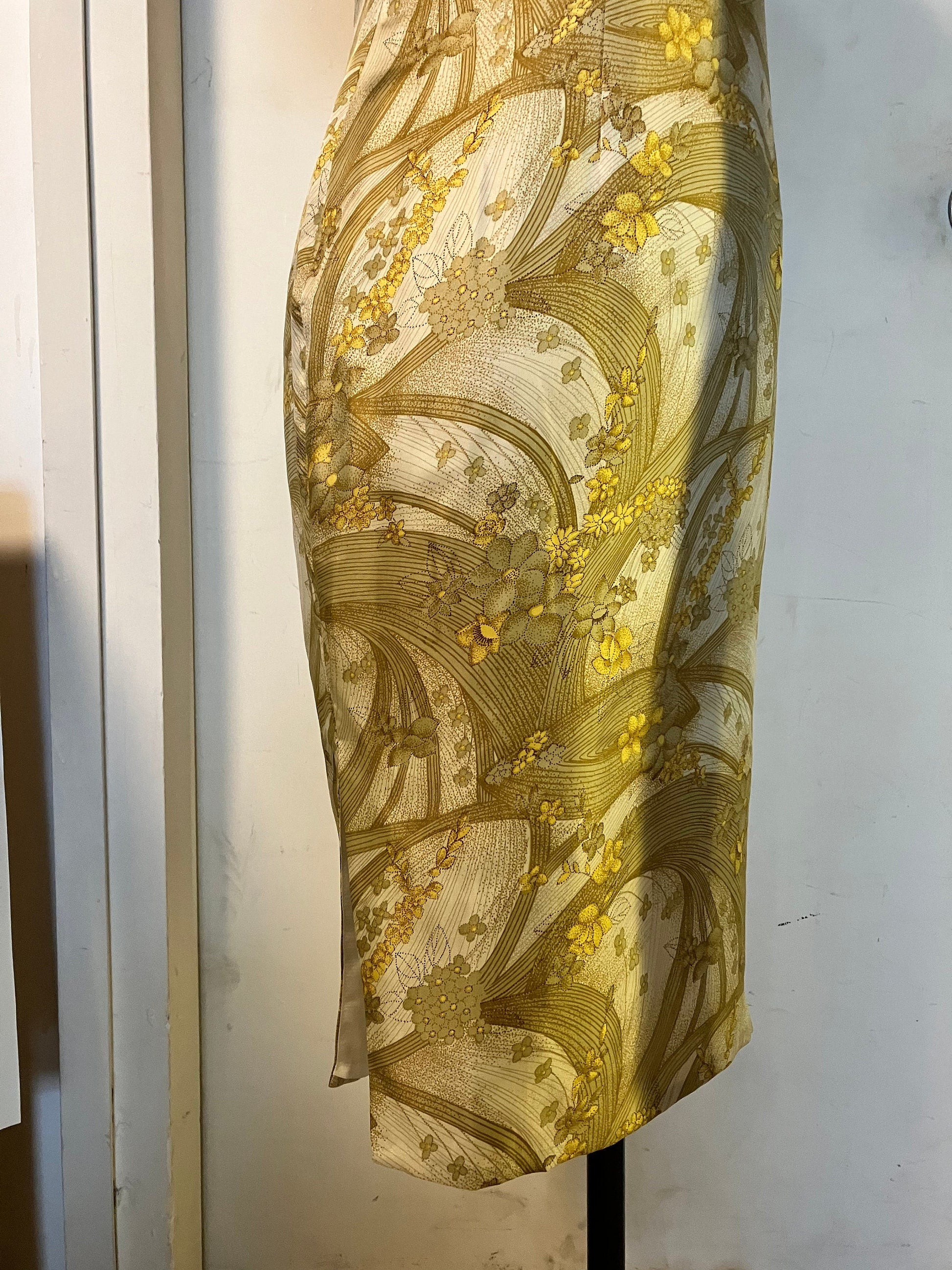 ✨ Golden Floral Silk Cheongsam - 企直啲 Stand Tall D