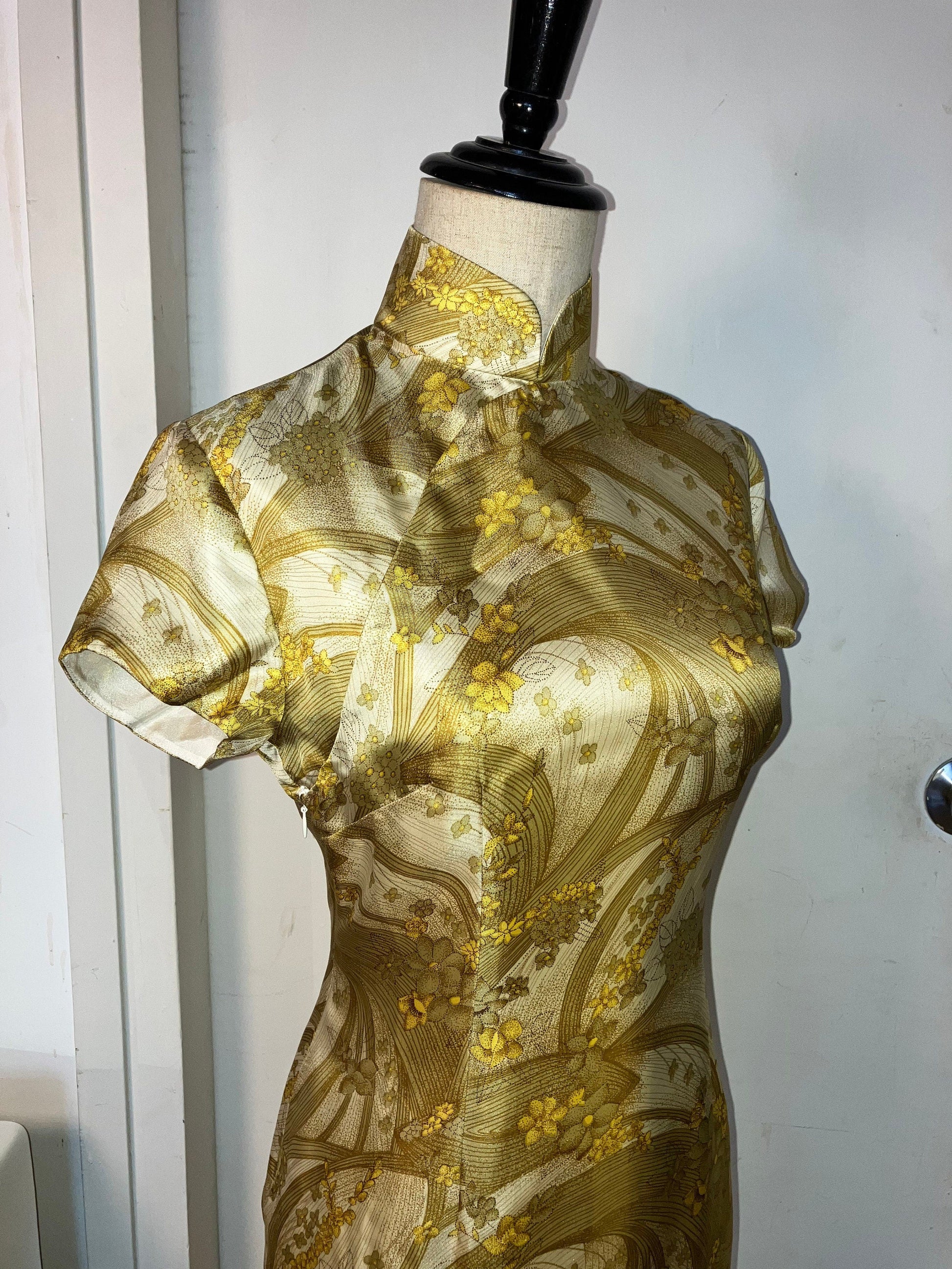 ✨ Golden Floral Silk Cheongsam - 企直啲 Stand Tall D