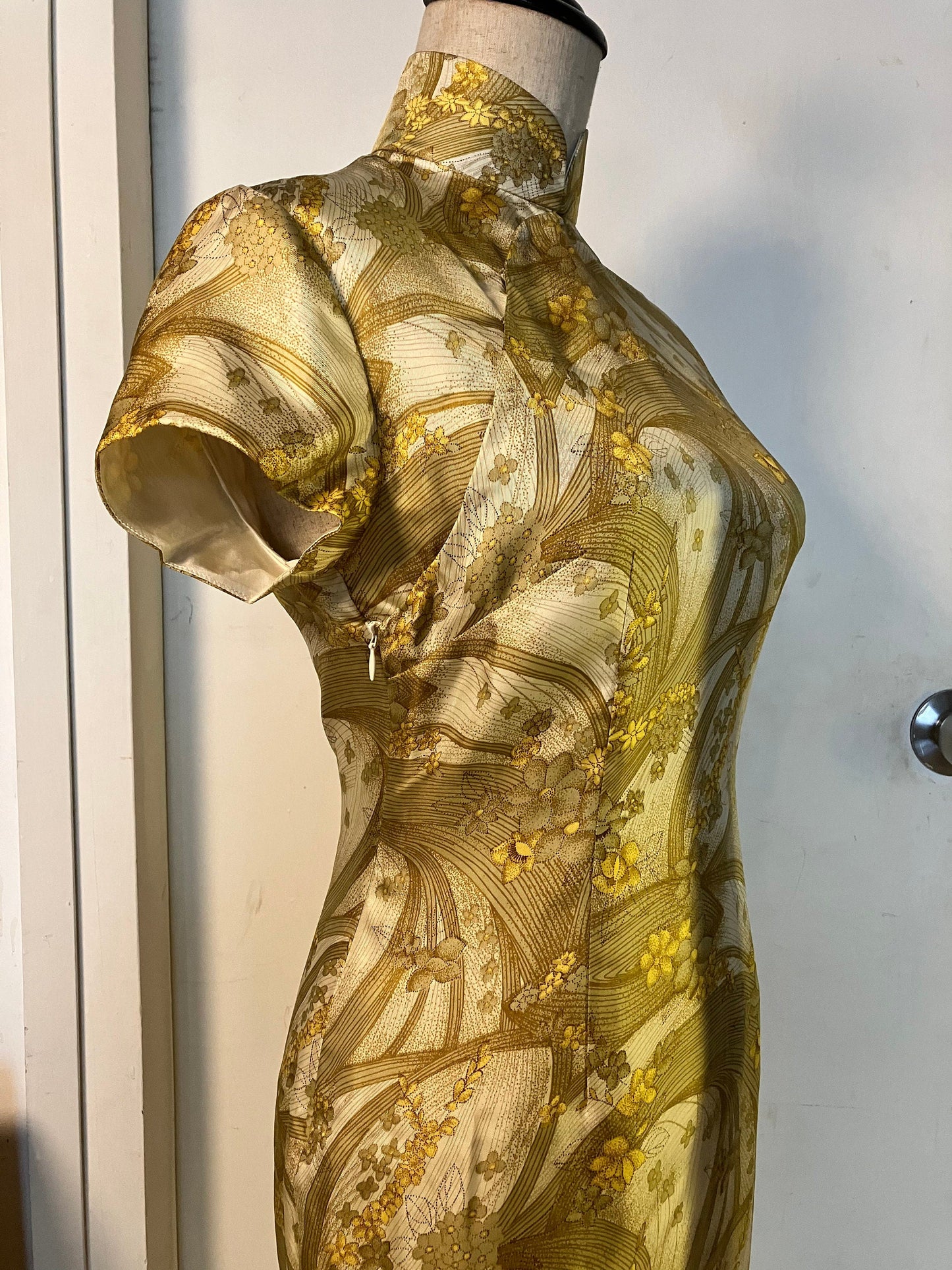 ✨ Golden Floral Silk Cheongsam - 企直啲 Stand Tall D