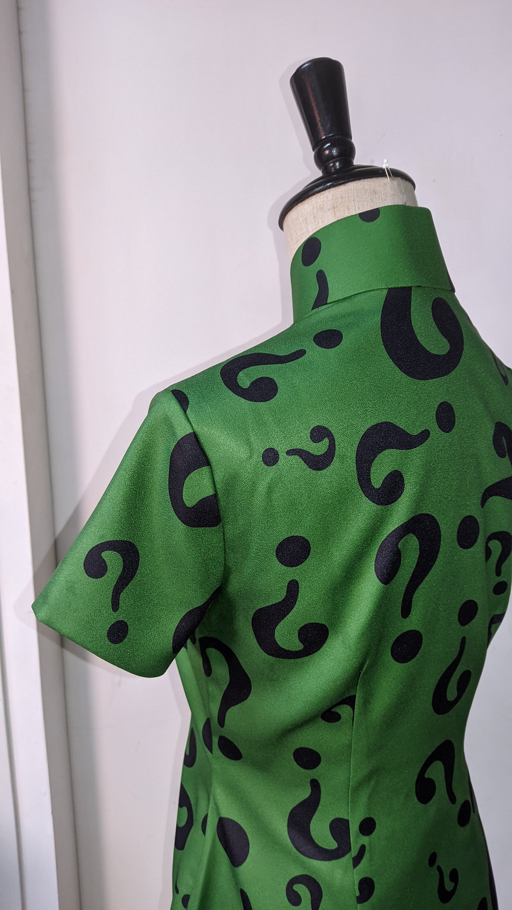 ¿? Green Riddle Cheongsam - 企直啲 Stand Tall D