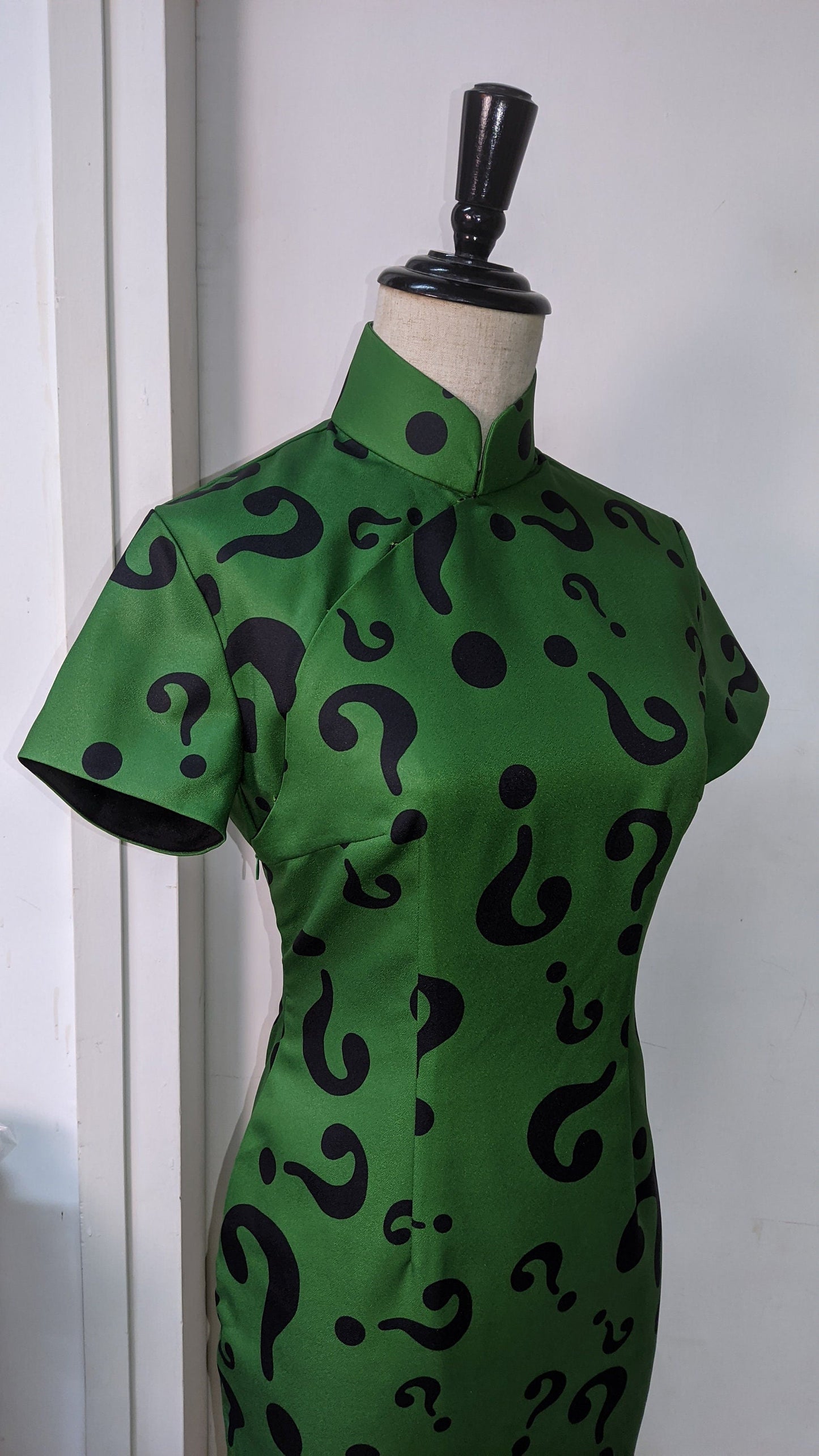 ¿? Green Riddle Cheongsam - 企直啲 Stand Tall D