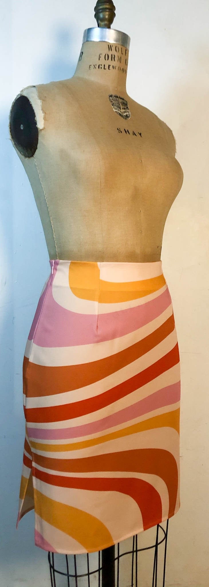 Any Size Cheongsam Skirt [Tailor-Made] | Groovy 1960s inspired colourful fluid print (beige pink yellow orange magenta) custom measurment - 企直啲 Stand Tall D