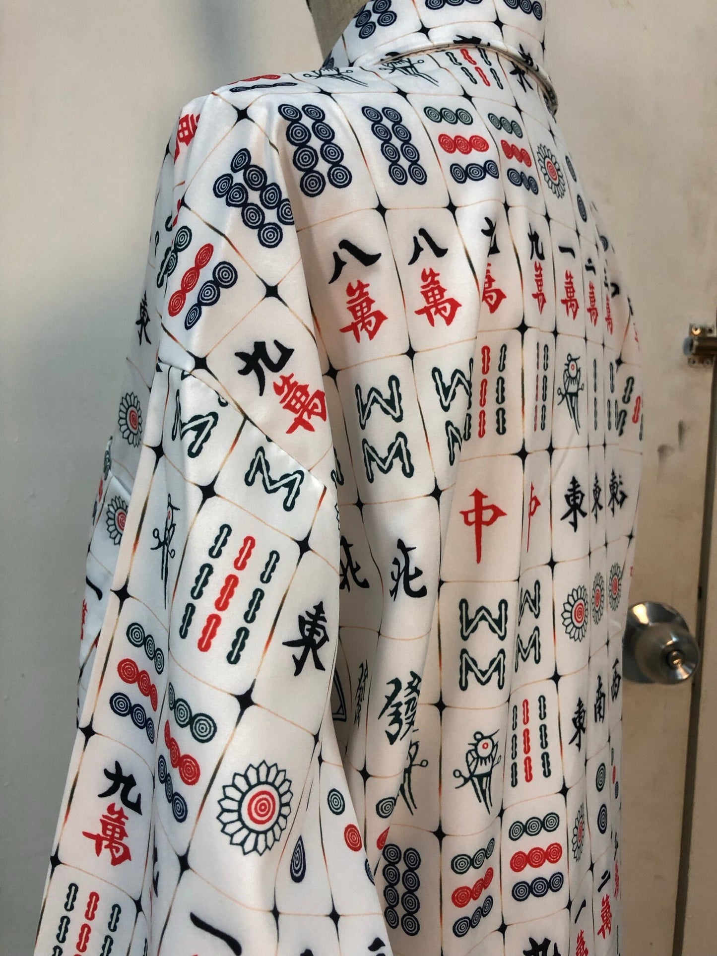 Oversize Long & short Sleeves Mahjong Shirt | BOLD Print on white , Unisex | Mah-Jongg lover perfect gift 熱愛麻雀中發白 - 企直啲 Stand Tall D