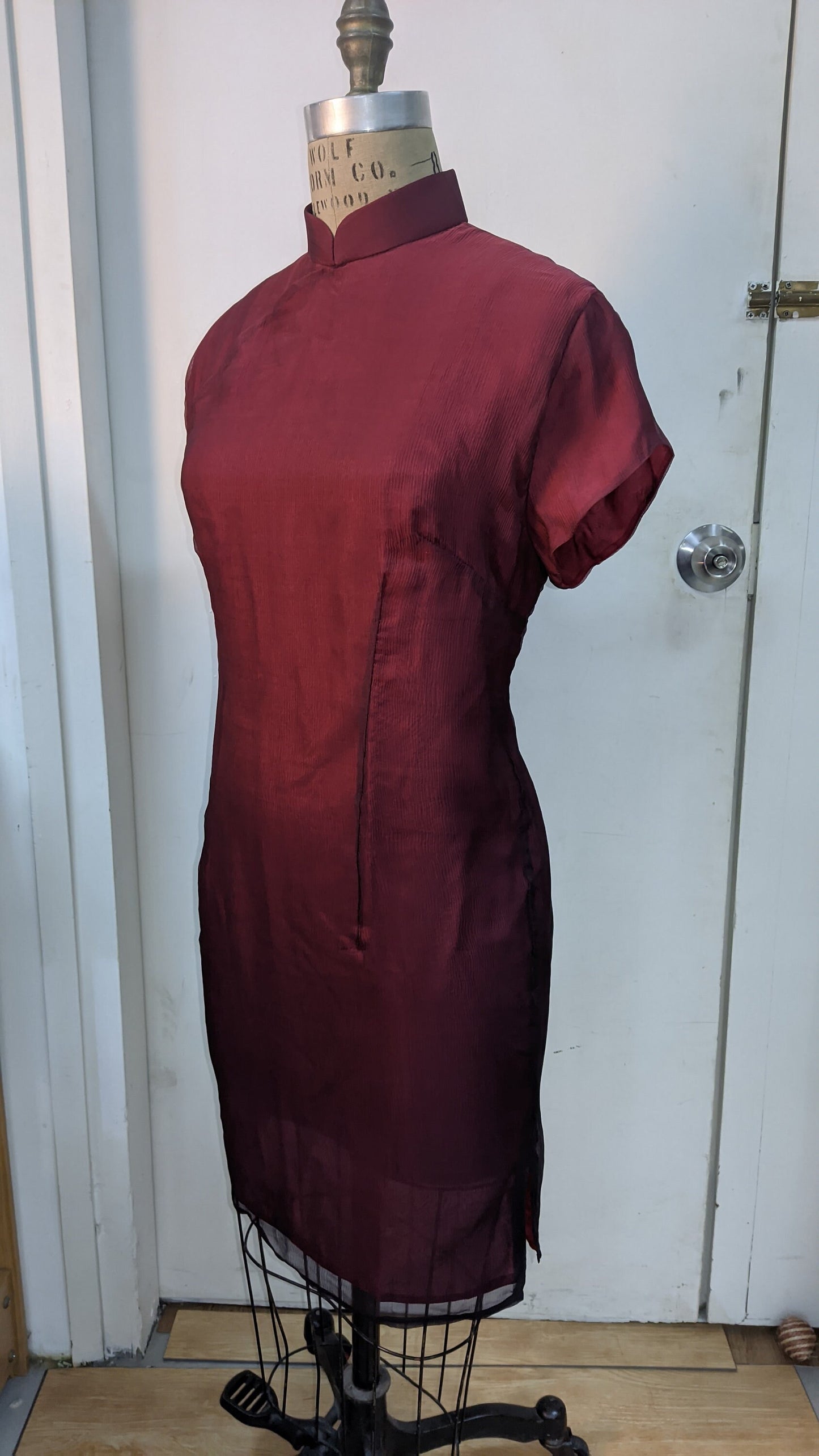 1960s Hong Kong style CheongSam Dress [Tailor-Made] | creased pleated Silk chiffon georgette | Gradient red to black - 企直啲 Stand Tall D